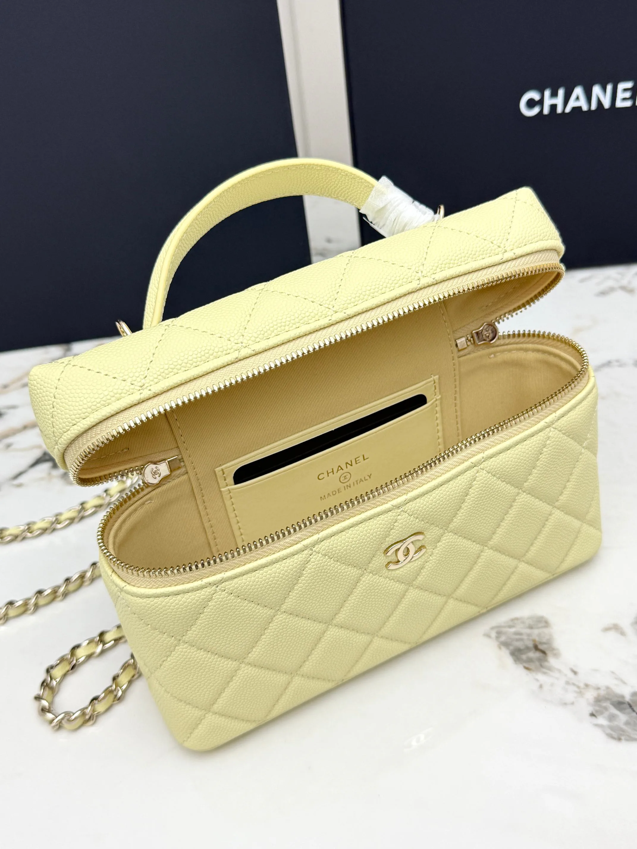 Women's Classic Handbags CHANEL 17949109