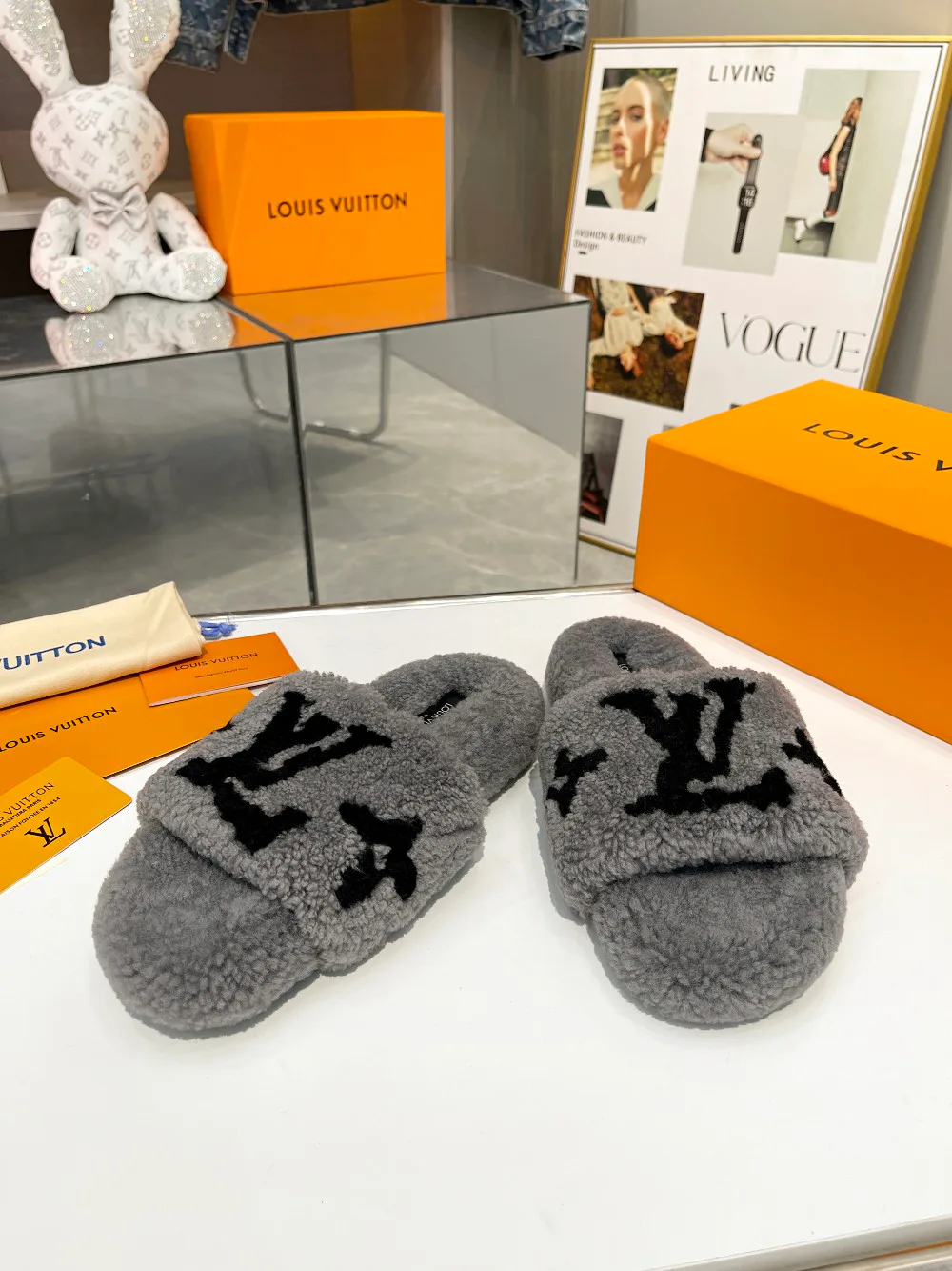 Women's Slippers LOUIS VUITTON 18366824