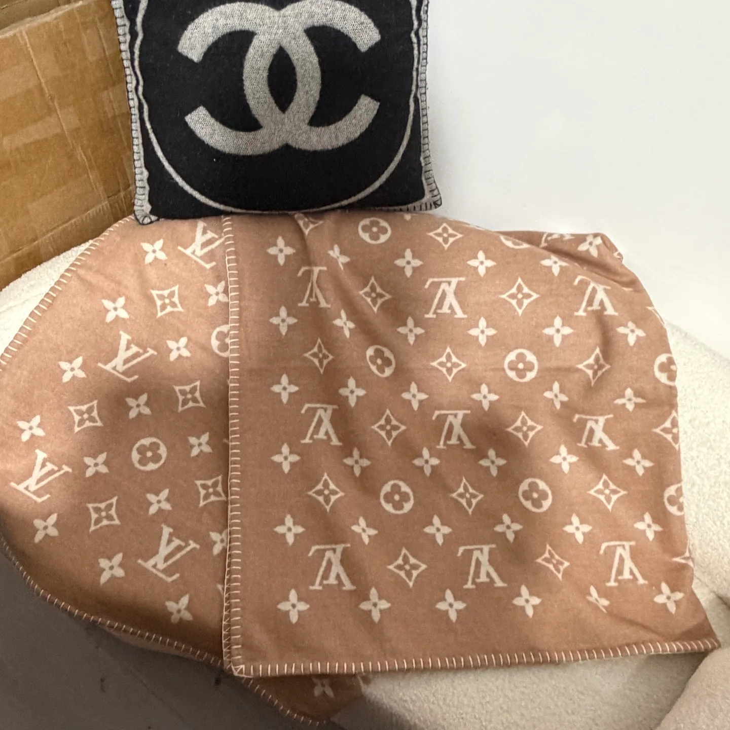 Textiles LOUIS VUITTON 18141146