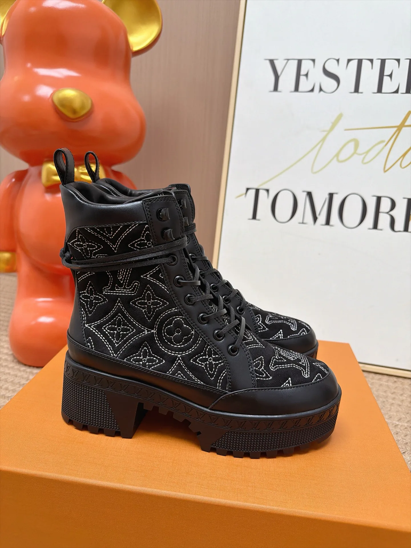 Women's Ankle Boots LOUIS VUITTON 18239720