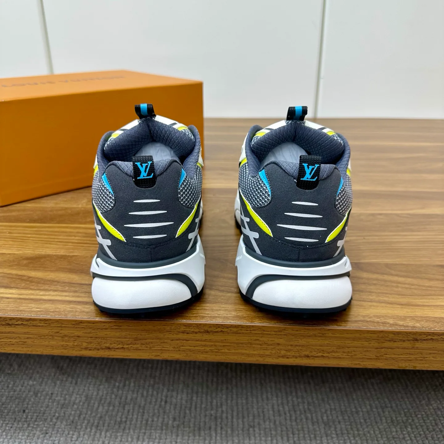 Men's Sneakers LOUIS VUITTON 17477022