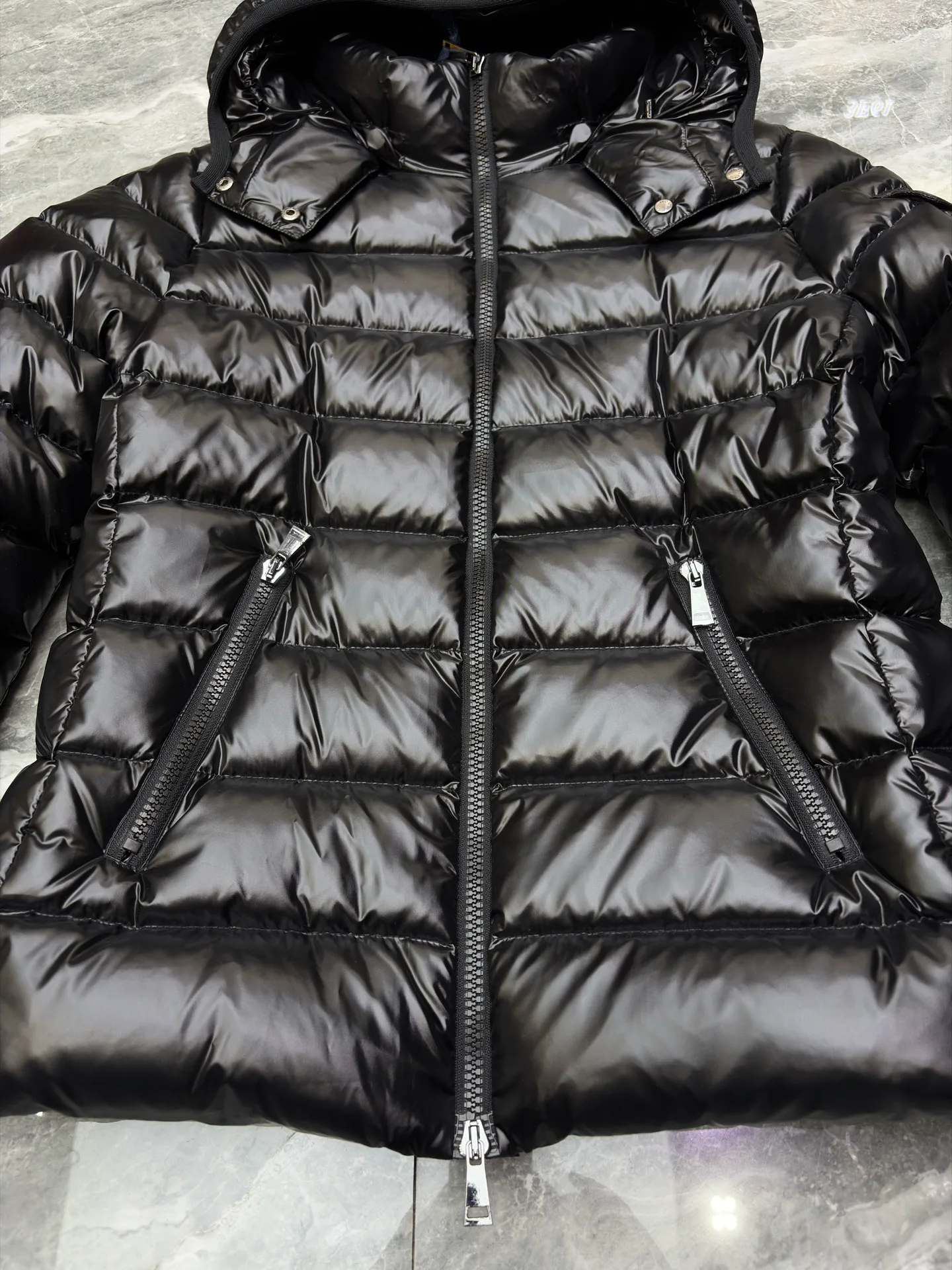 Women's Jackets And Down Jackets MONCLER 17568658