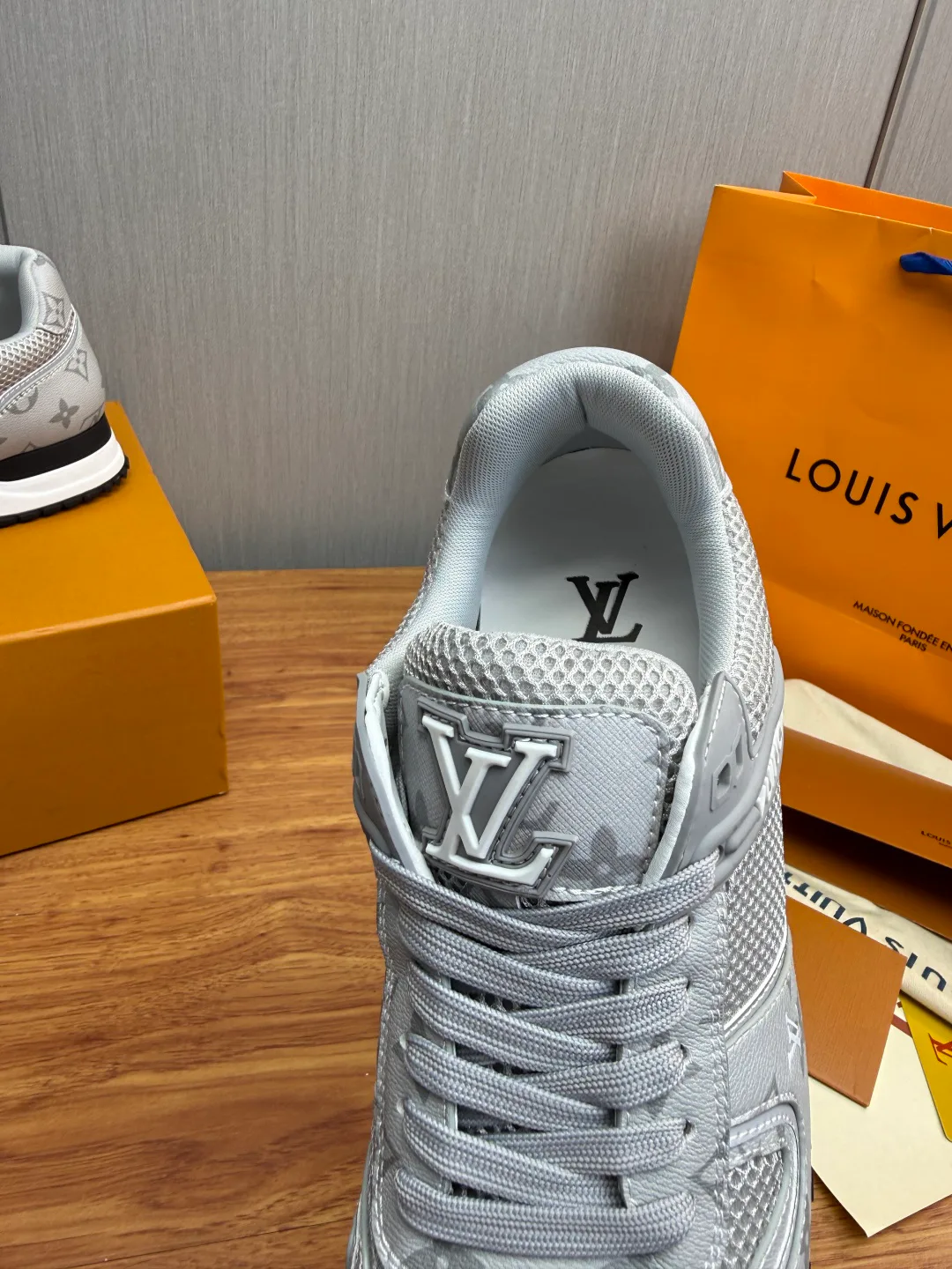 Men's Sneakers LOUIS VUITTON 17429937