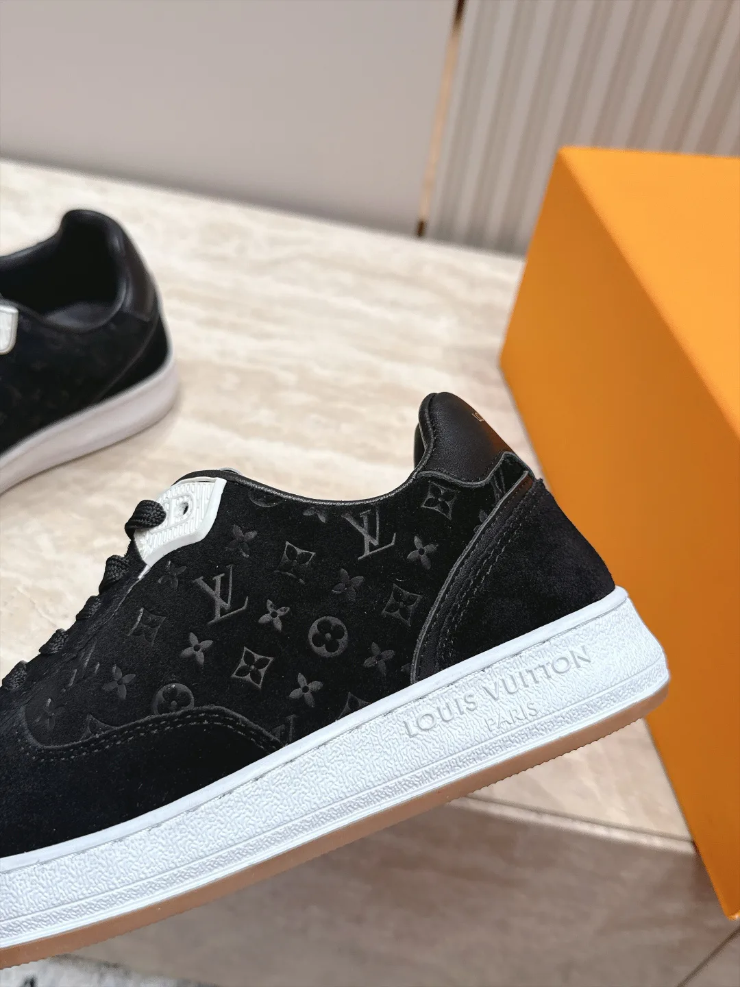 Women's Sneakers LOUIS VUITTON 18492485