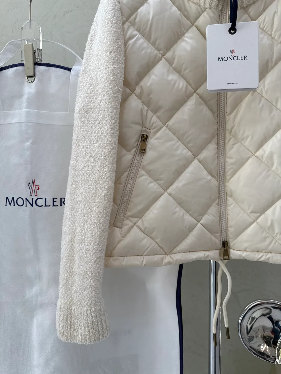 Women's Jackets And Down Jackets MONCLER 18539124