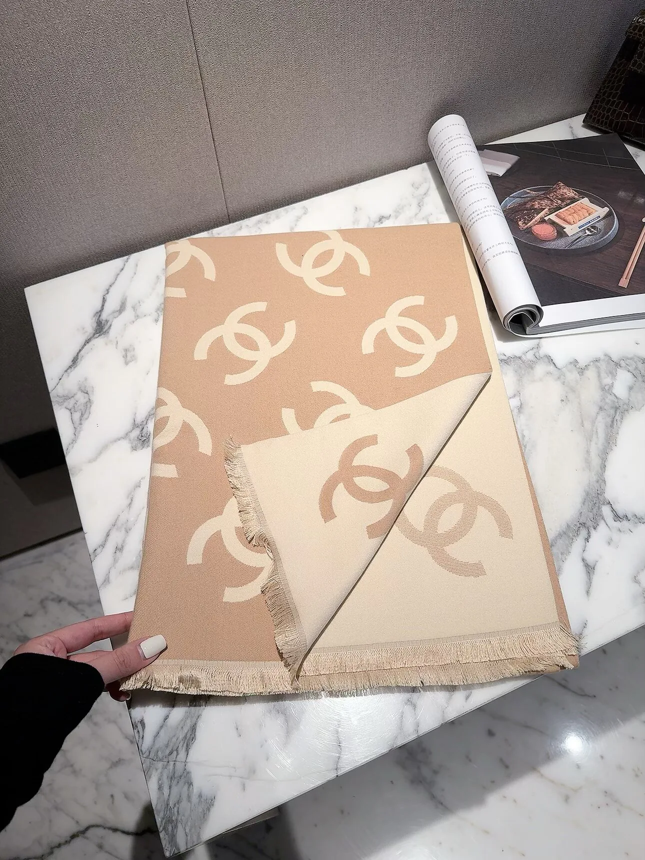 Scarves CHANEL 18003000