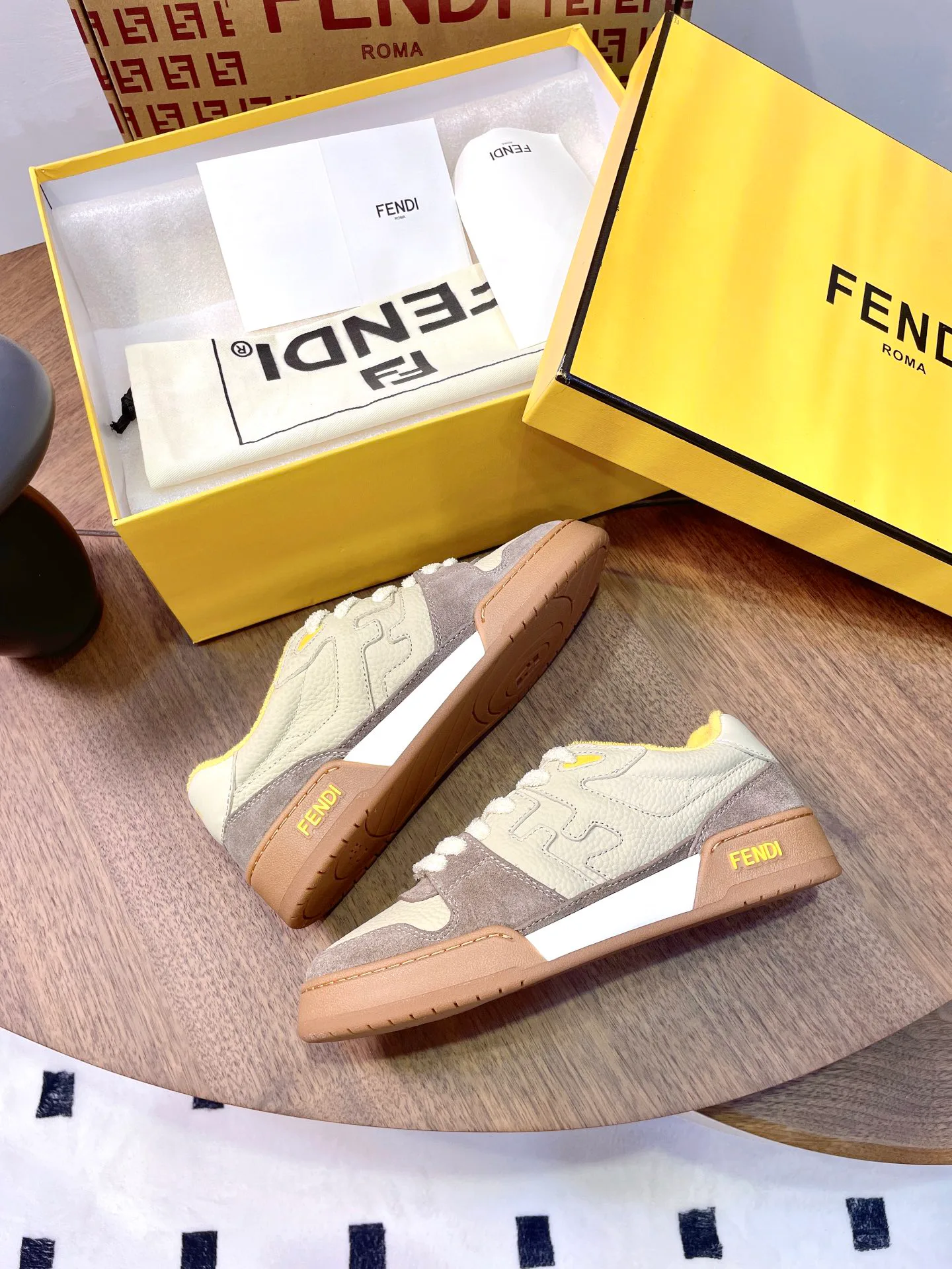 Women's Sneakers FENDI 17957374