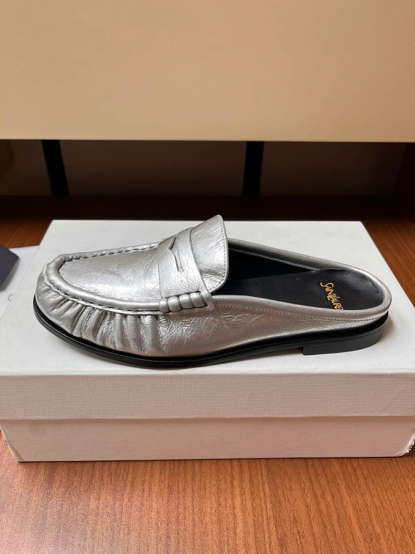 Women's Loafers And Moccasins SAINT LAURENT 18037898