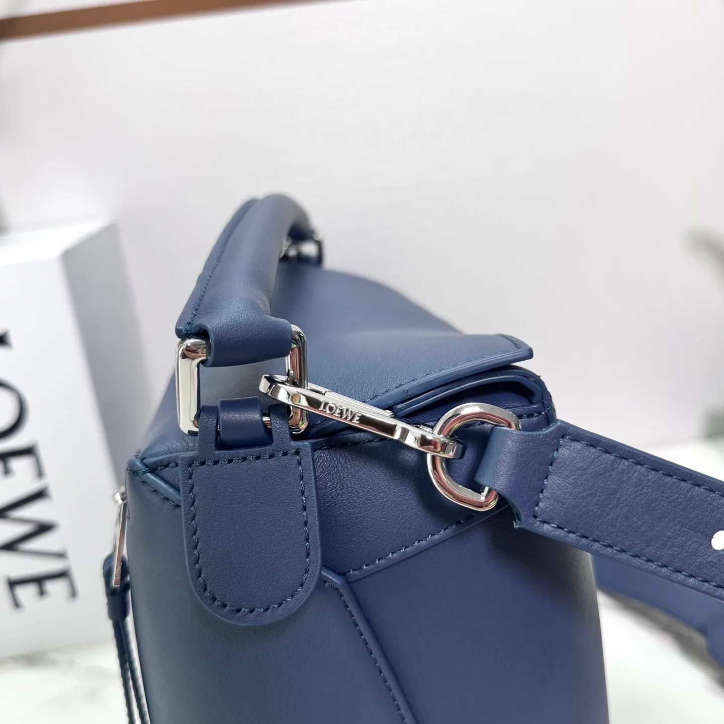 Women's Classic Handbags LOEWE 18030370