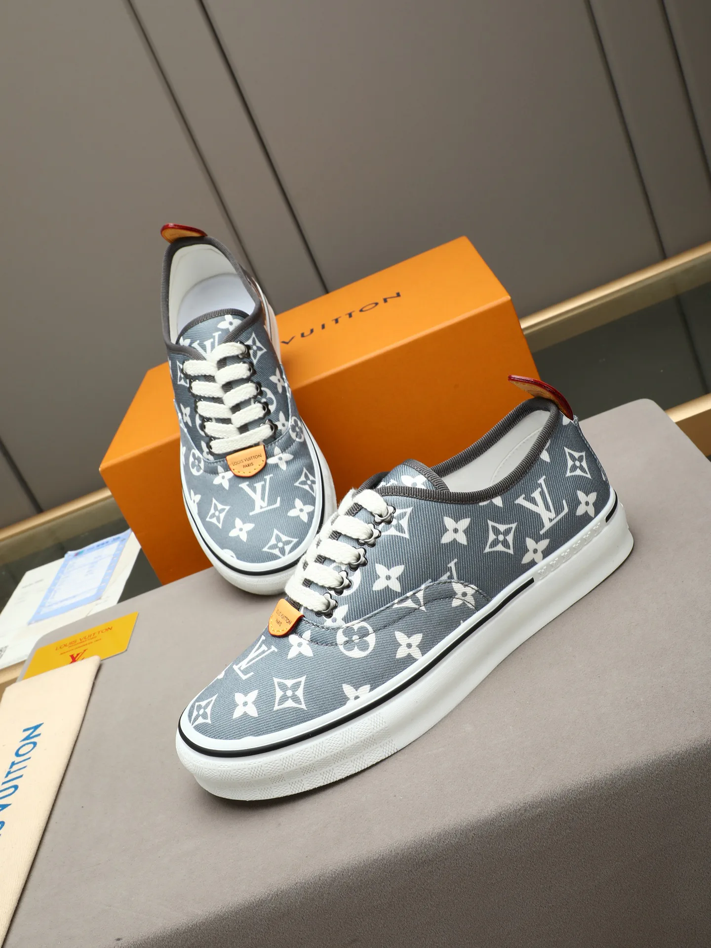 Men's Sneakers LOUIS VUITTON 17947259