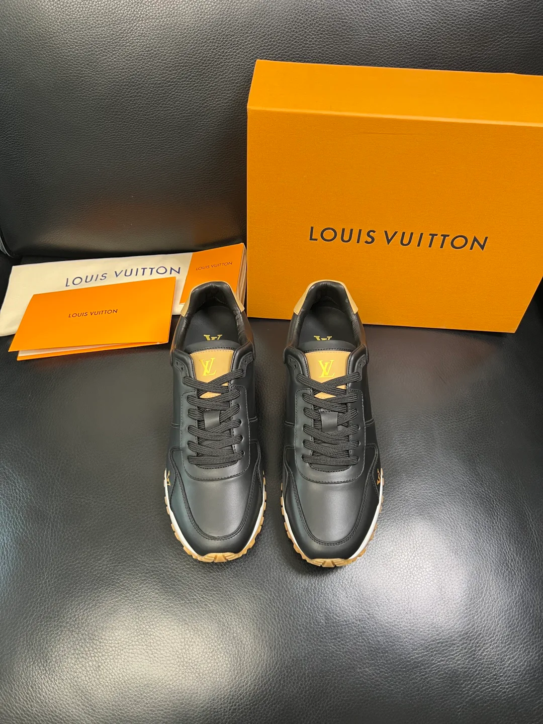 Men's Sneakers LOUIS VUITTON 18103428