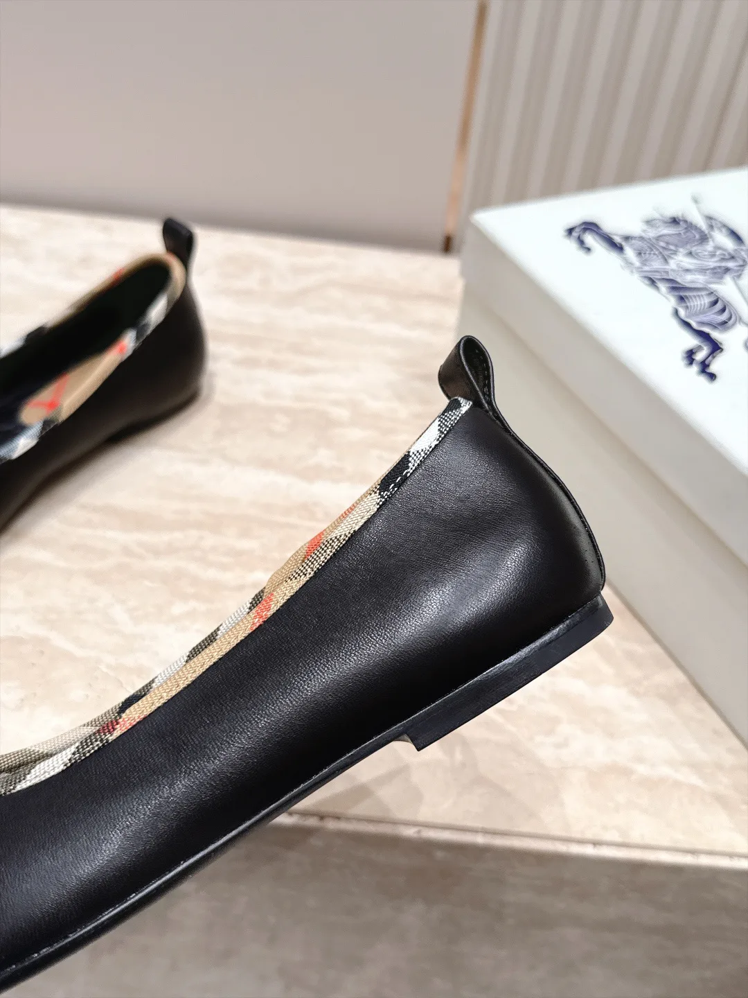 Women's Ballet Flats BURBERRY 17946300