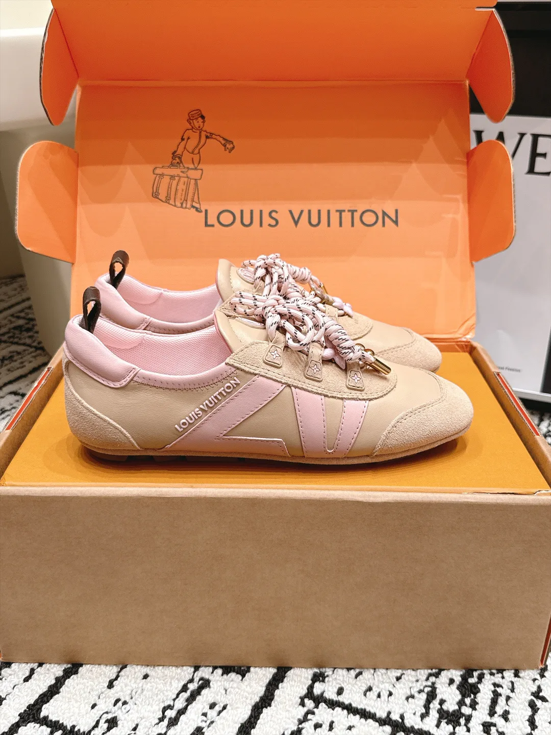Women's Sneakers LOUIS VUITTON 17978325