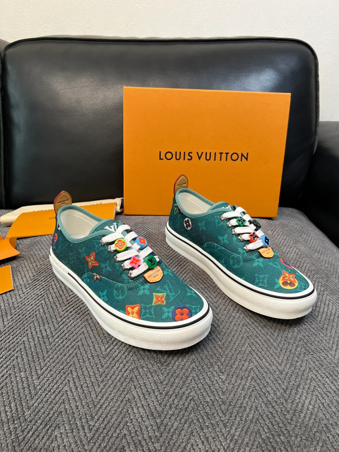 Men's Sneakers LOUIS VUITTON 18495407
