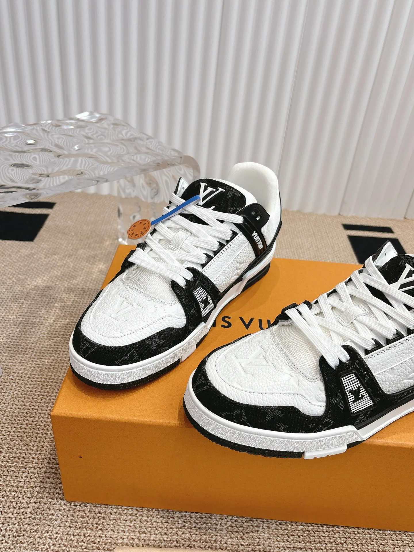 Women's Sneakers LOUIS VUITTON 18324778