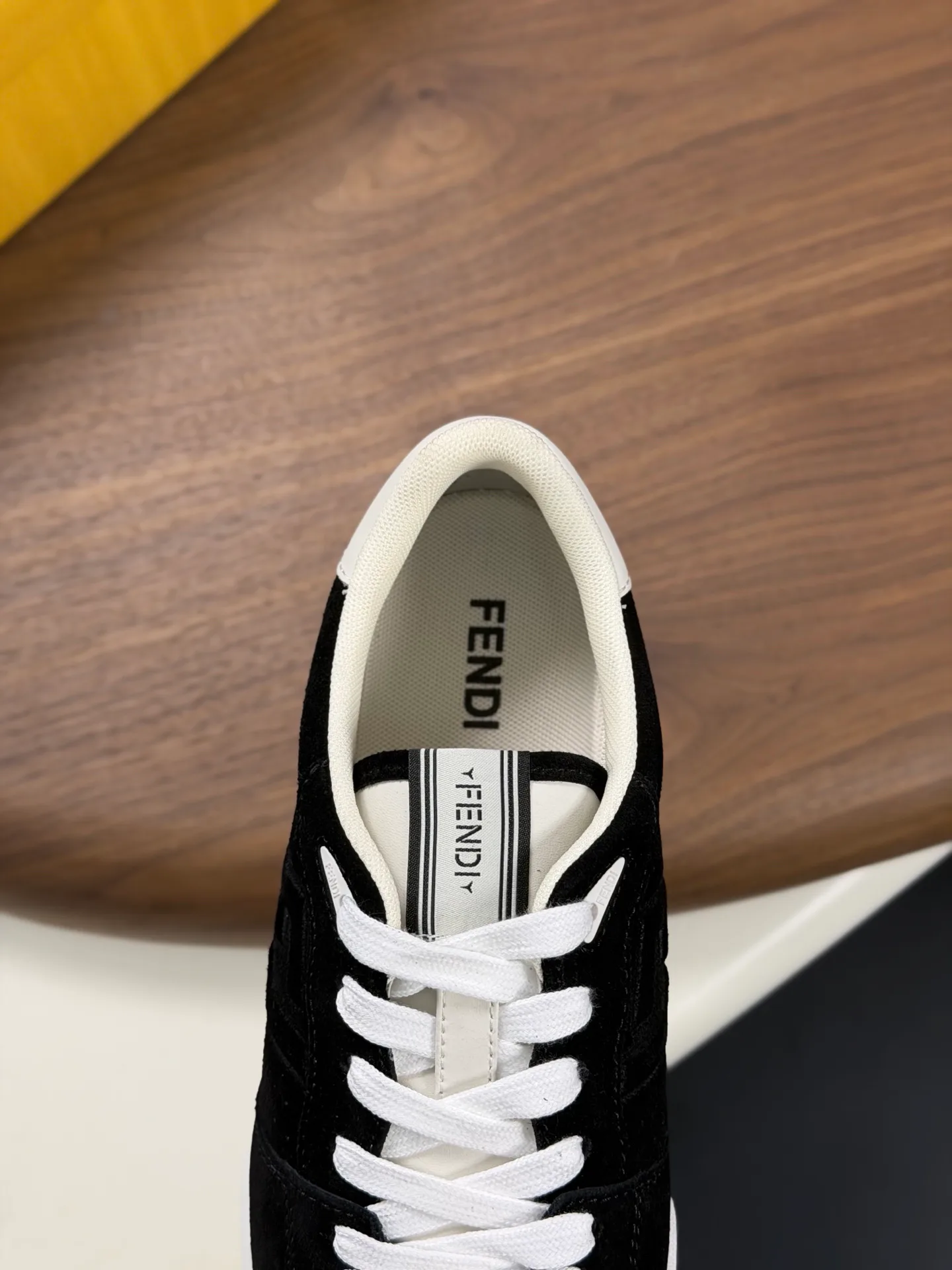 Women's Sneakers FENDI 18116585
