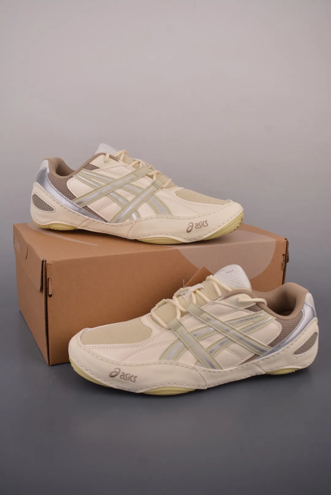 Women's Sneakers ASICS 17182618