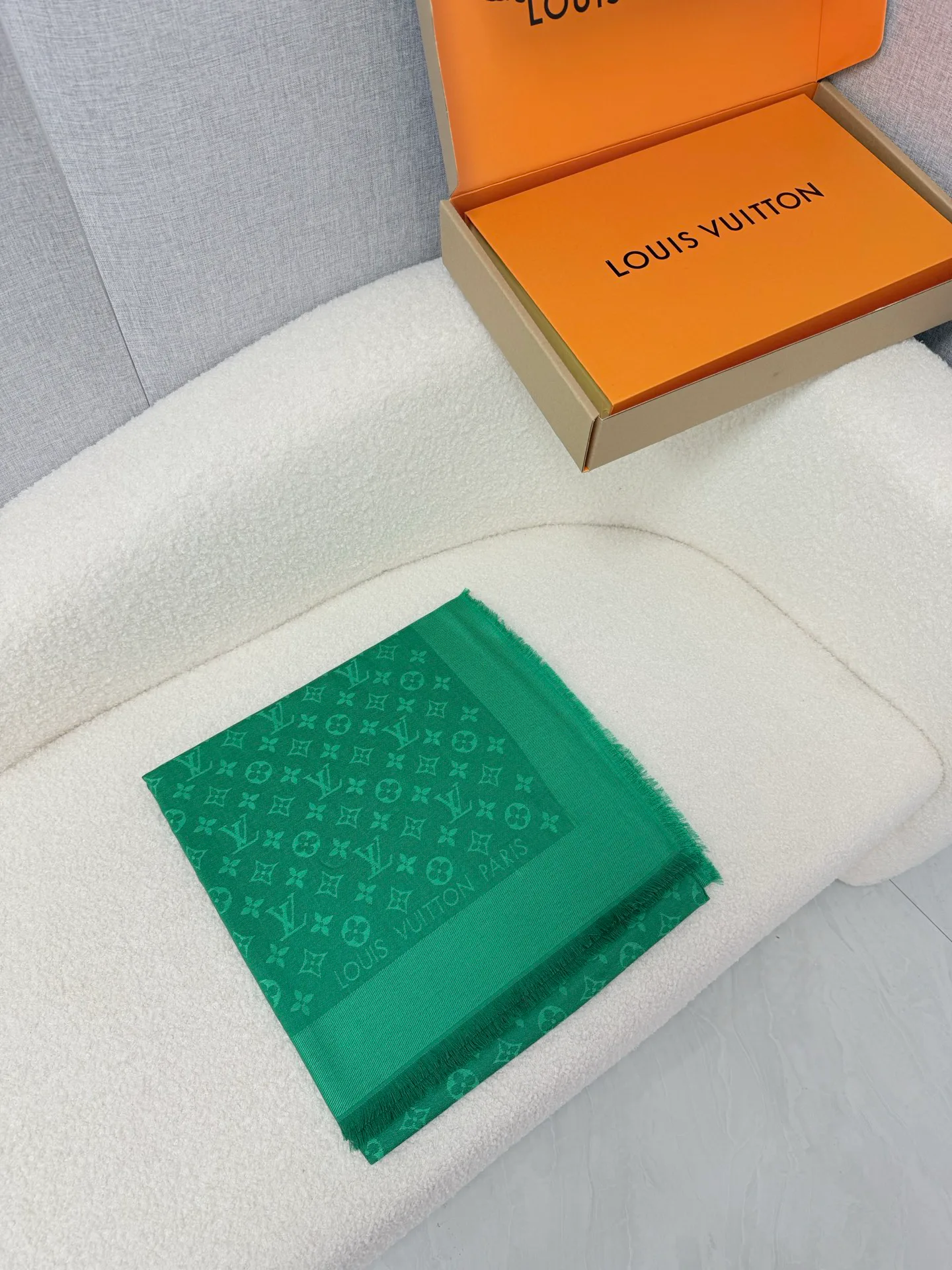 Scarves LOUIS VUITTON 18141356