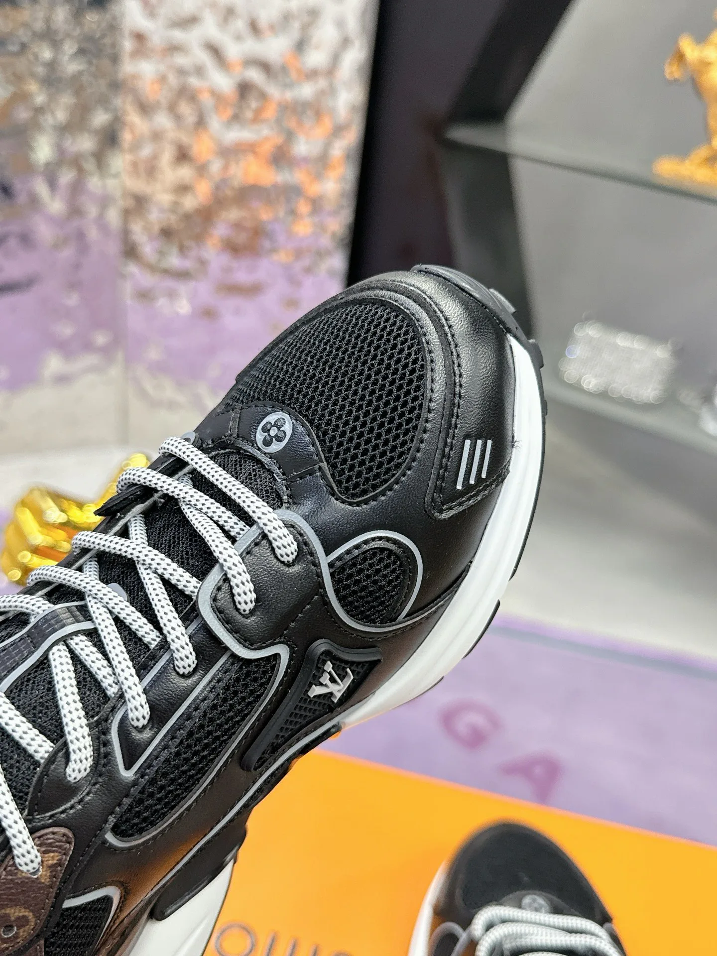 Women's Sneakers LOUIS VUITTON 17530429