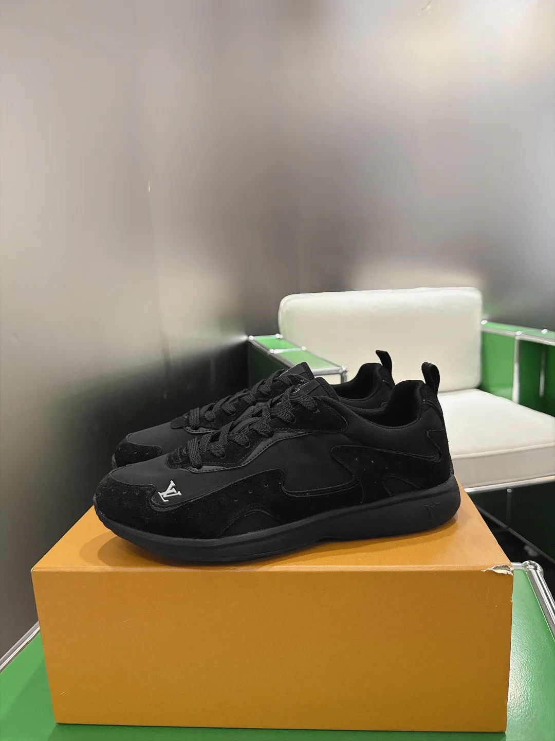 Men's Sneakers LOUIS VUITTON 18011725