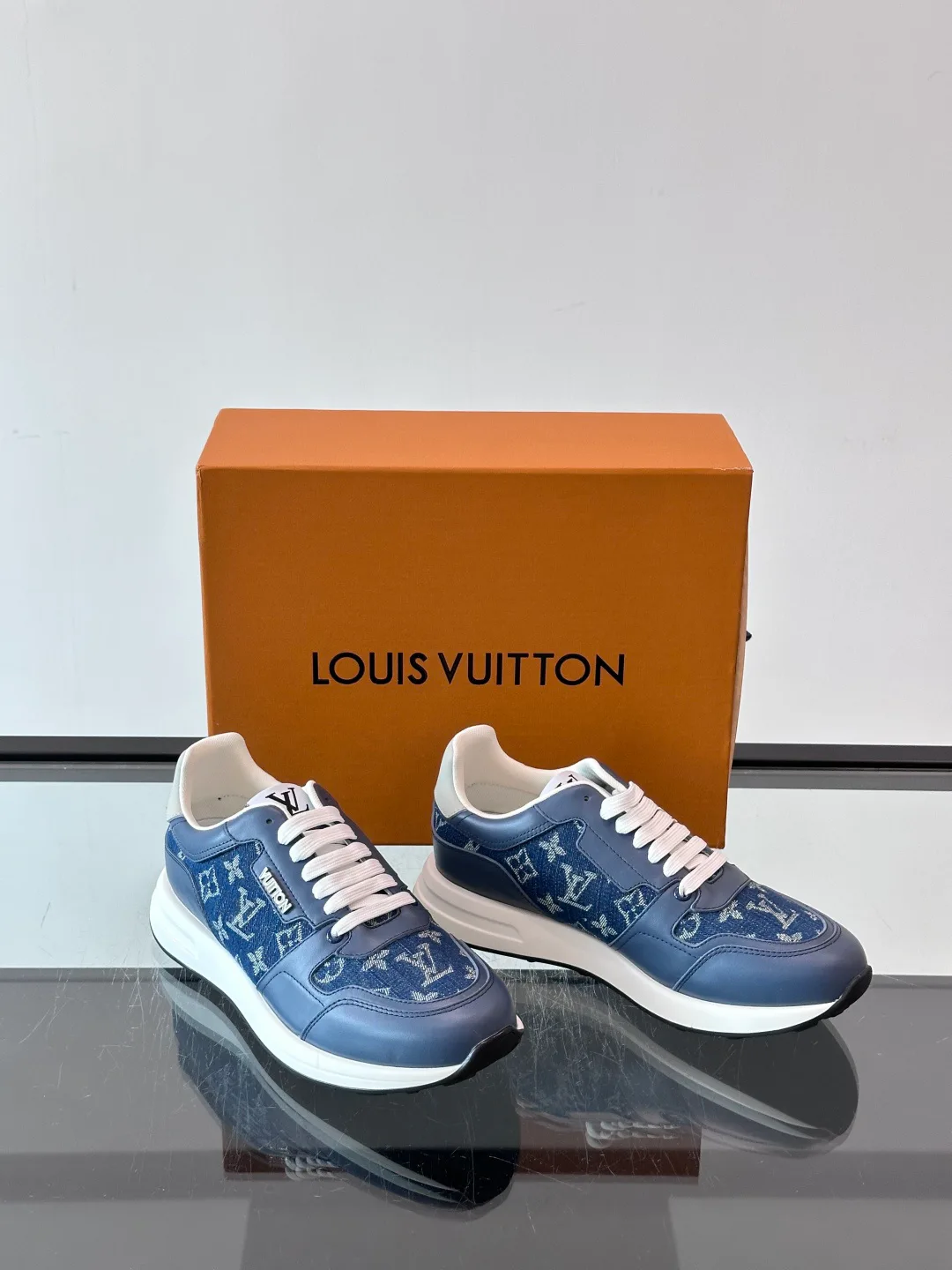 Men's Sneakers LOUIS VUITTON 18400561