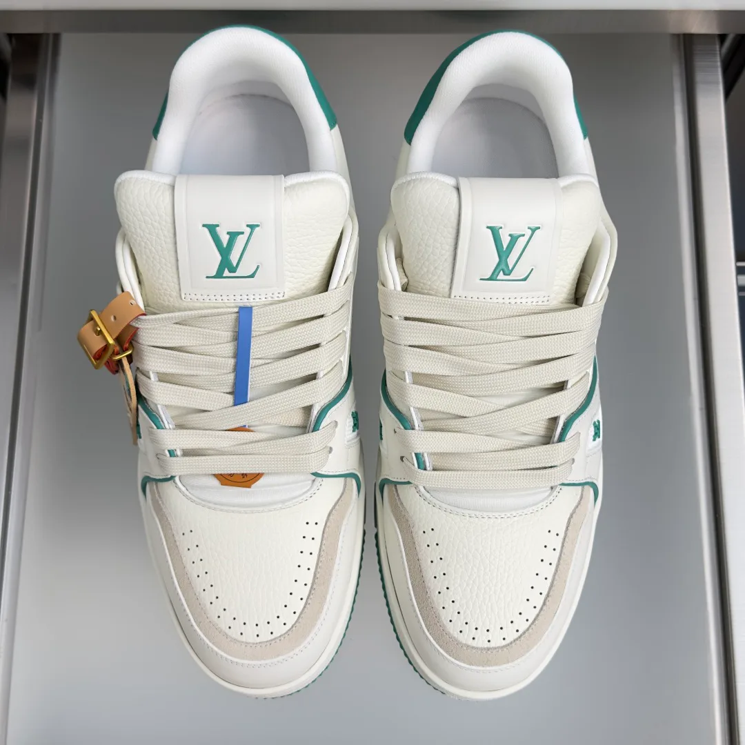 Women's Sneakers LOUIS VUITTON 17415477