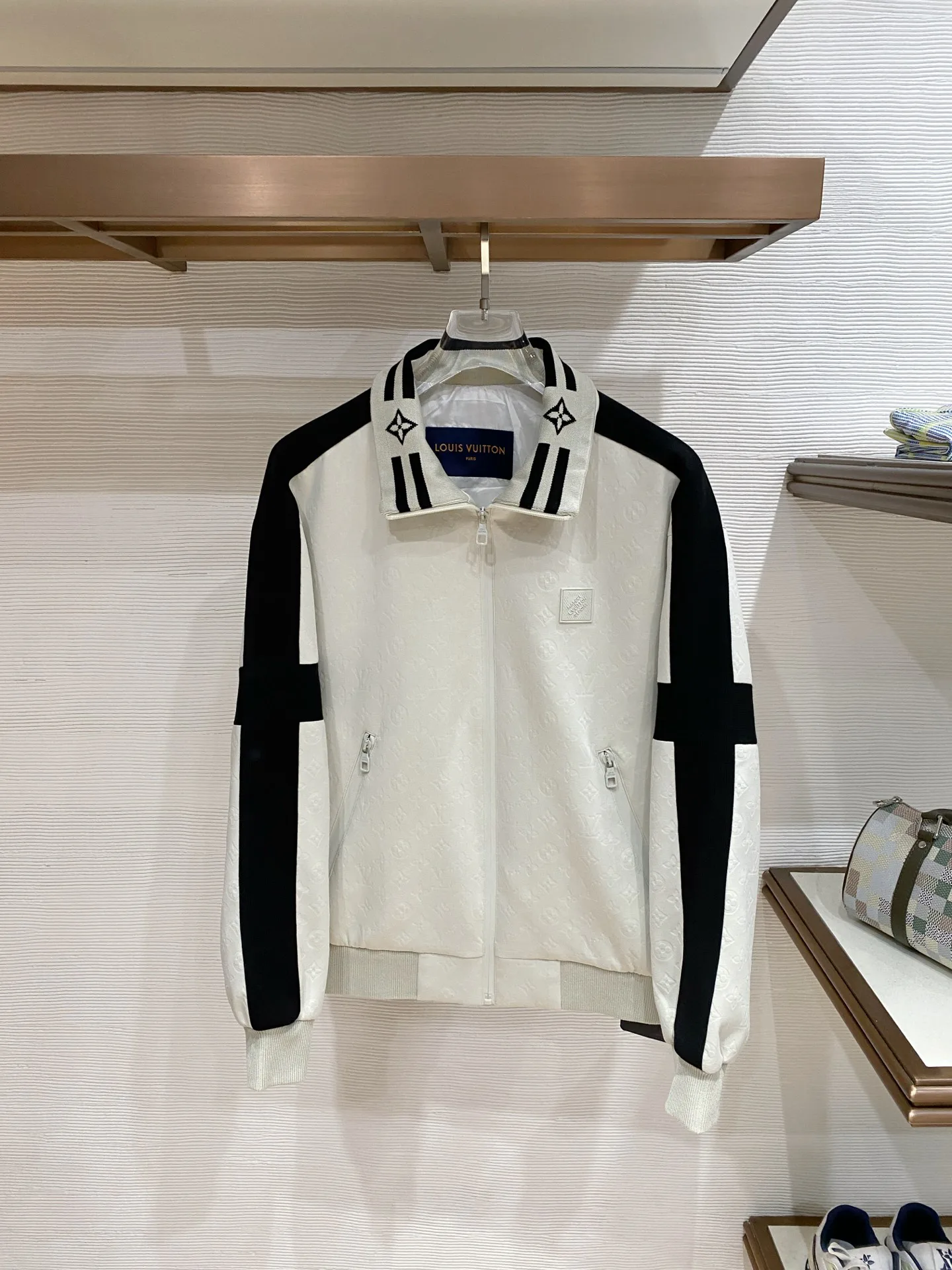 Men's Jackets And Down Jackets LOUIS VUITTON 18140219