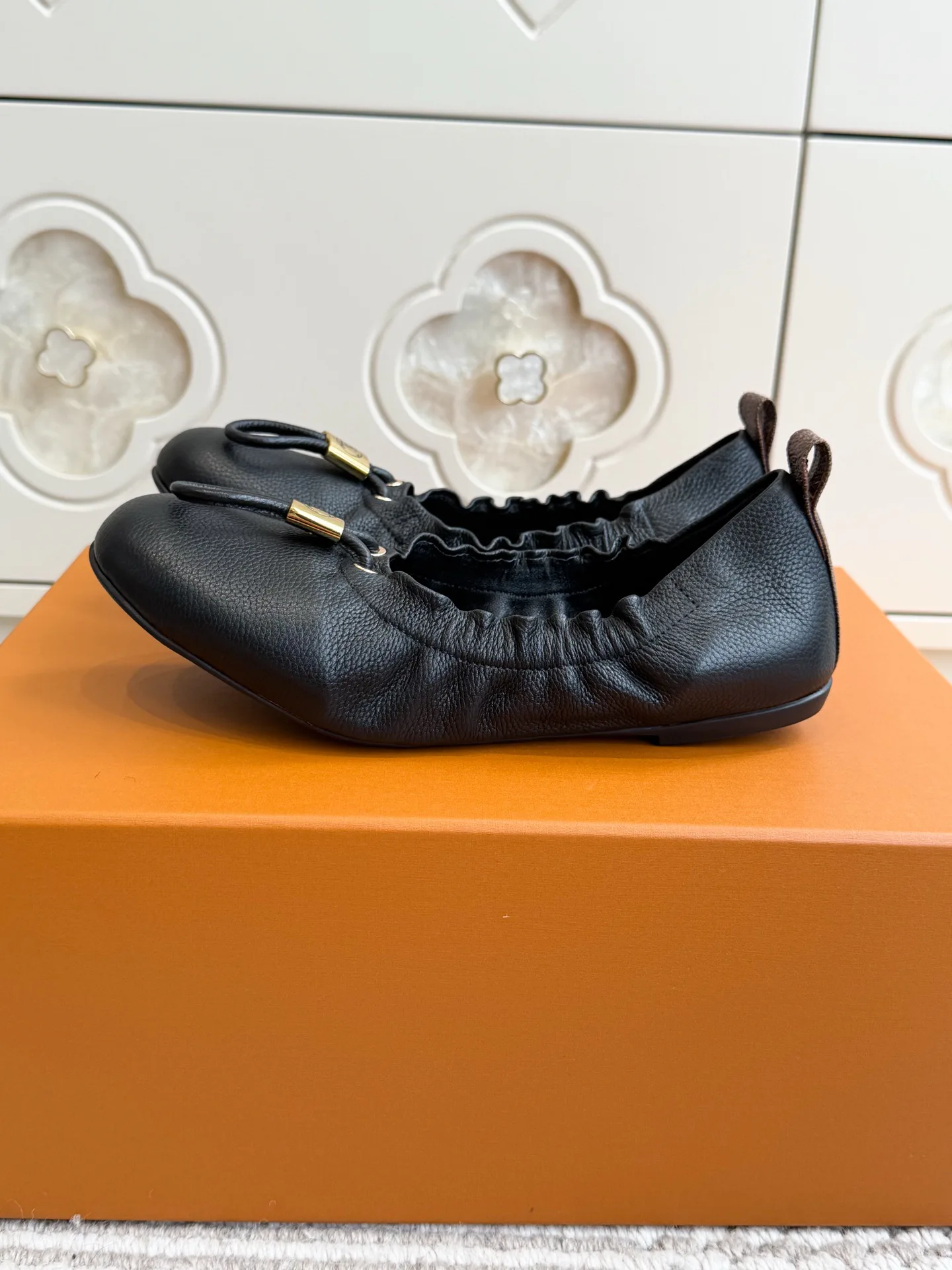 Women's Ballet Flats LOUIS VUITTON 18414276