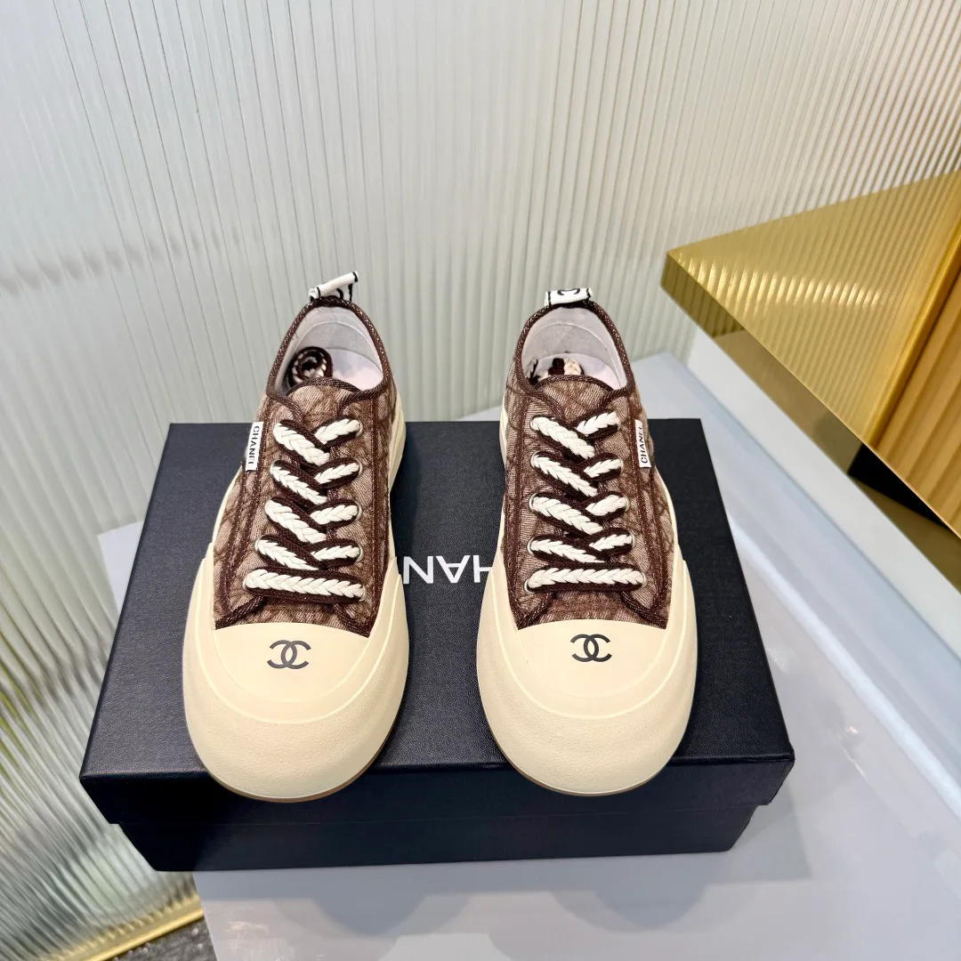 Women's Sneakers CHANEL 18366979