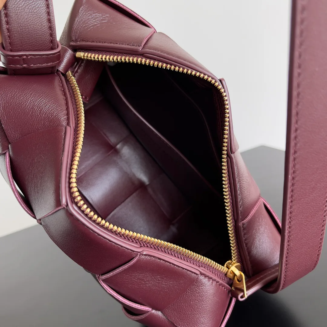 Women's Shoulder Bags BOTTEGA VENETA 18161086
