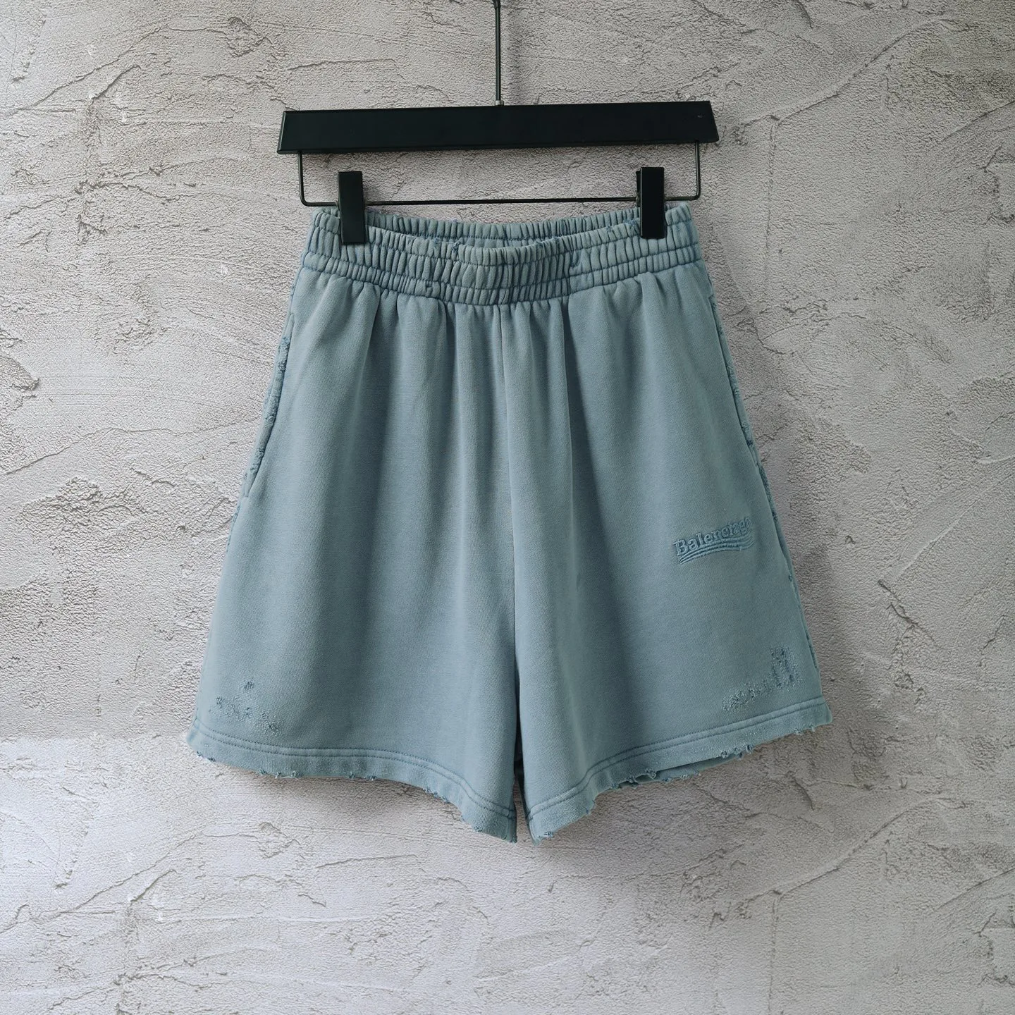 Men's Shorts BALENCIAGA 17811626
