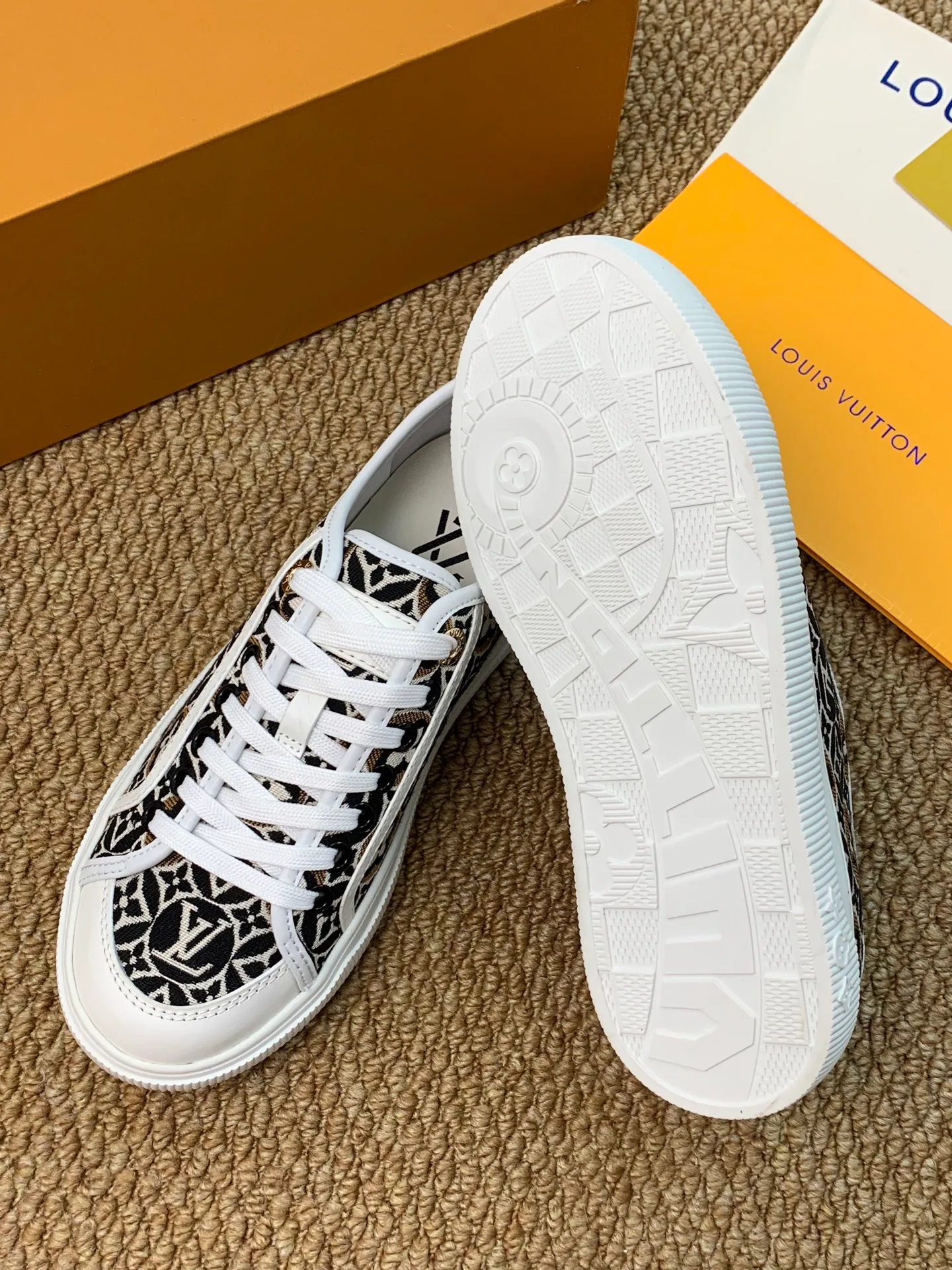 Women's Sneakers LOUIS VUITTON 17545201