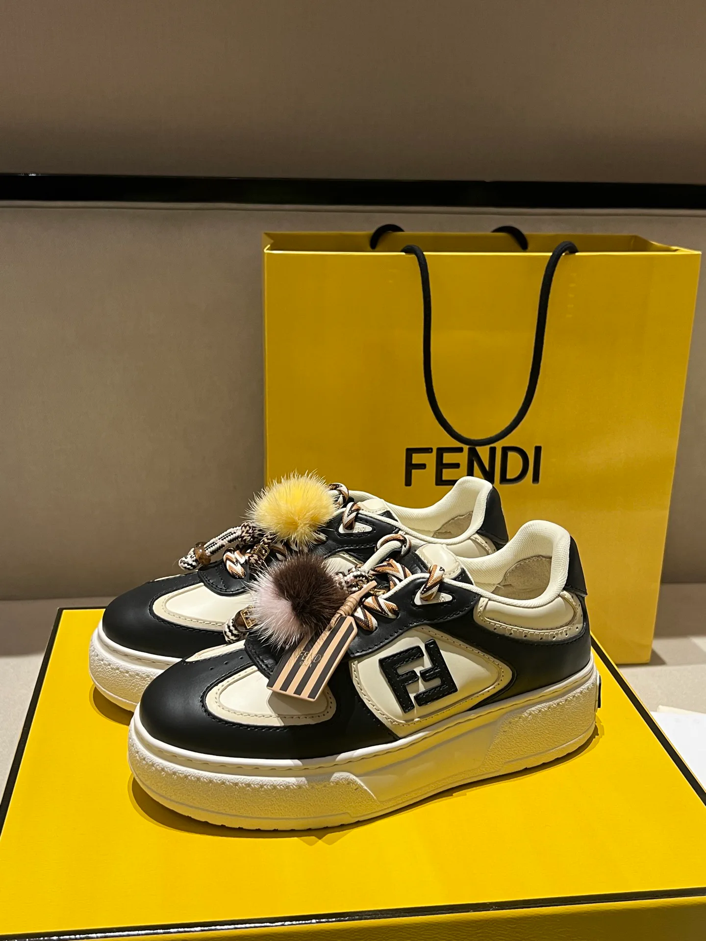 Women's Sneakers FENDI 18020700
