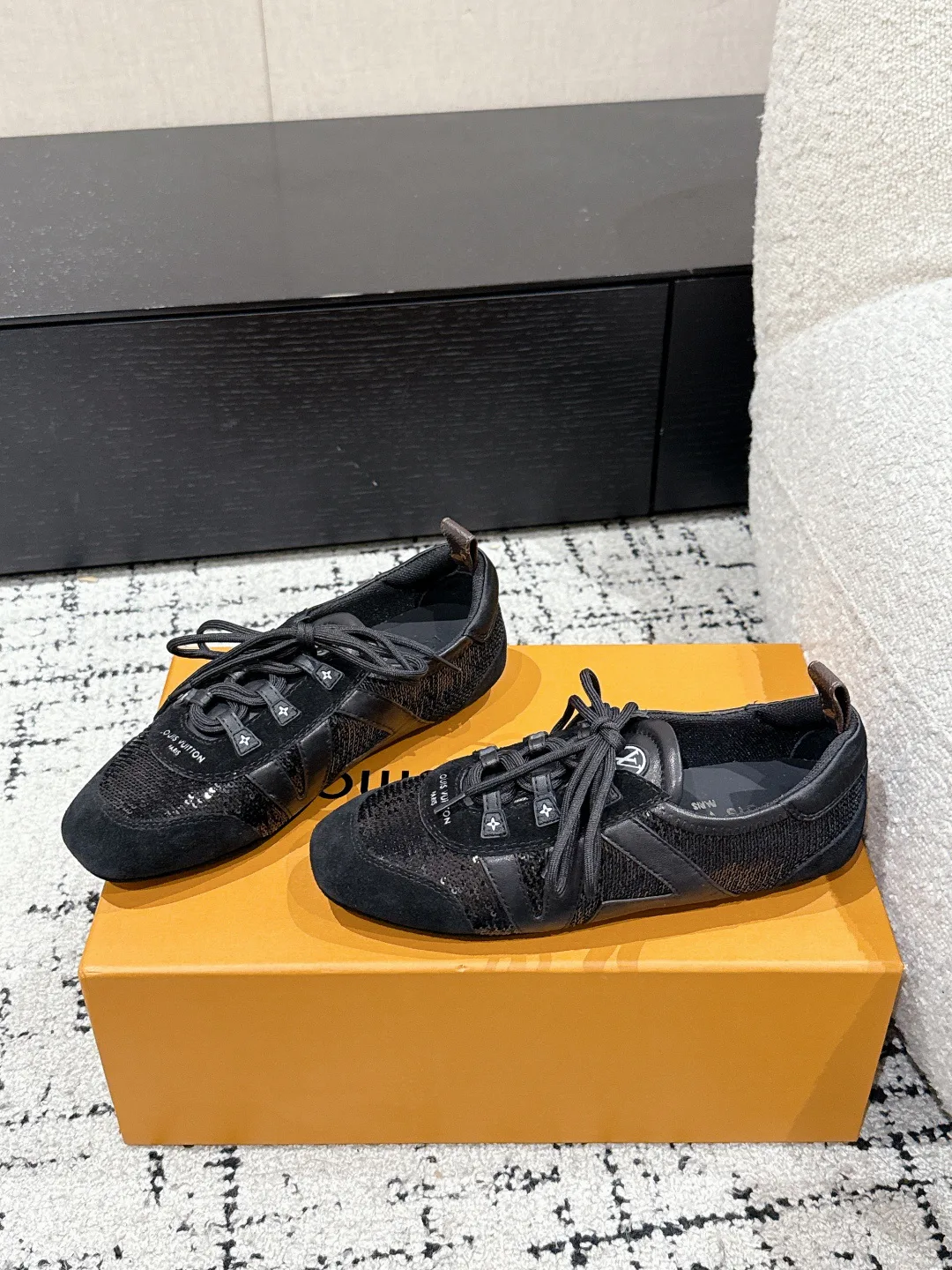 Women's Sneakers LOUIS VUITTON 18409736