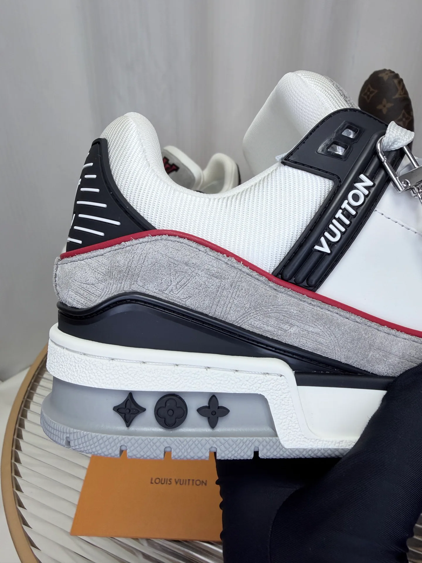 Women's Sneakers LOUIS VUITTON 18234391