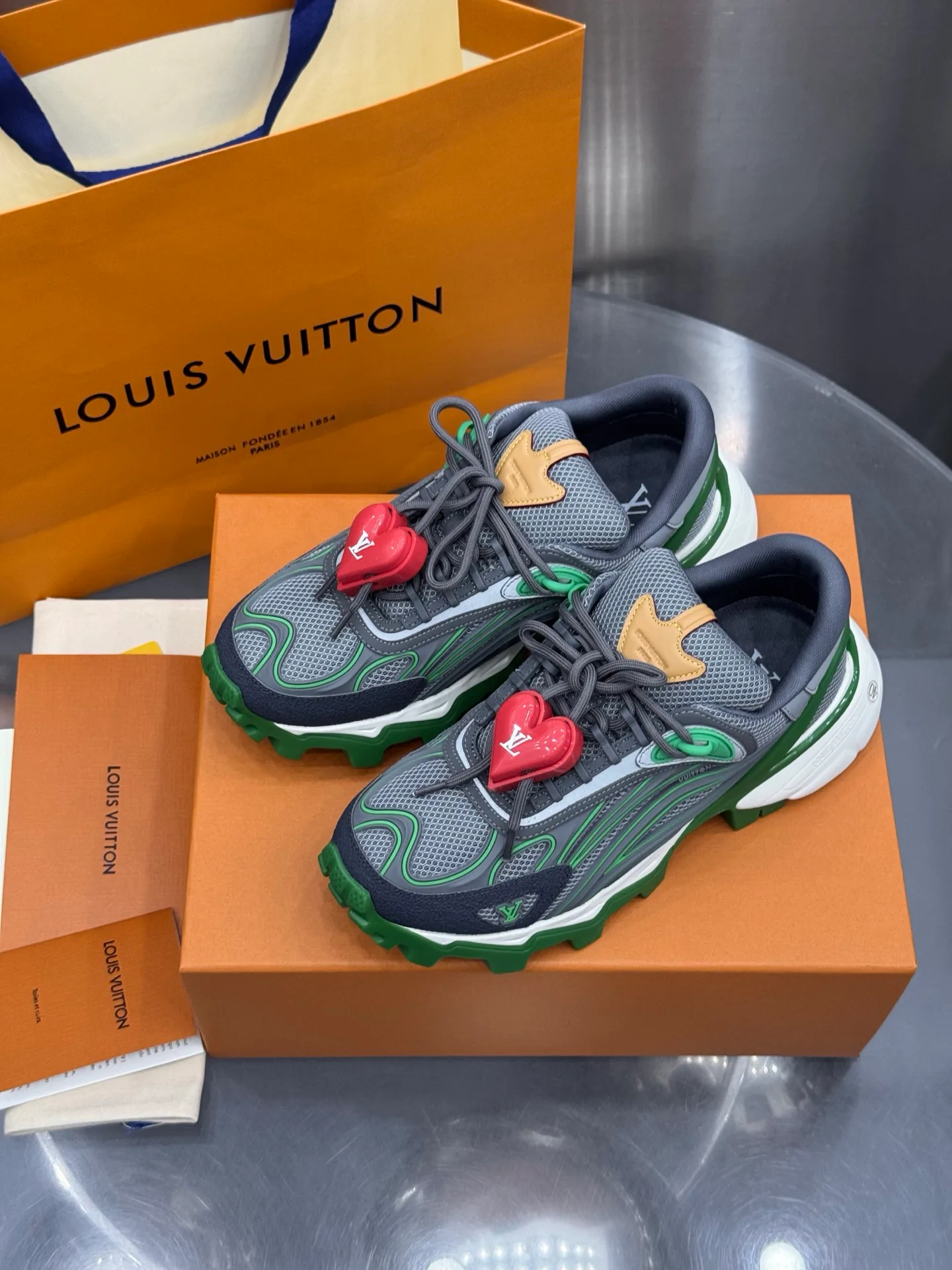Men's Sneakers LOUIS VUITTON 18202621