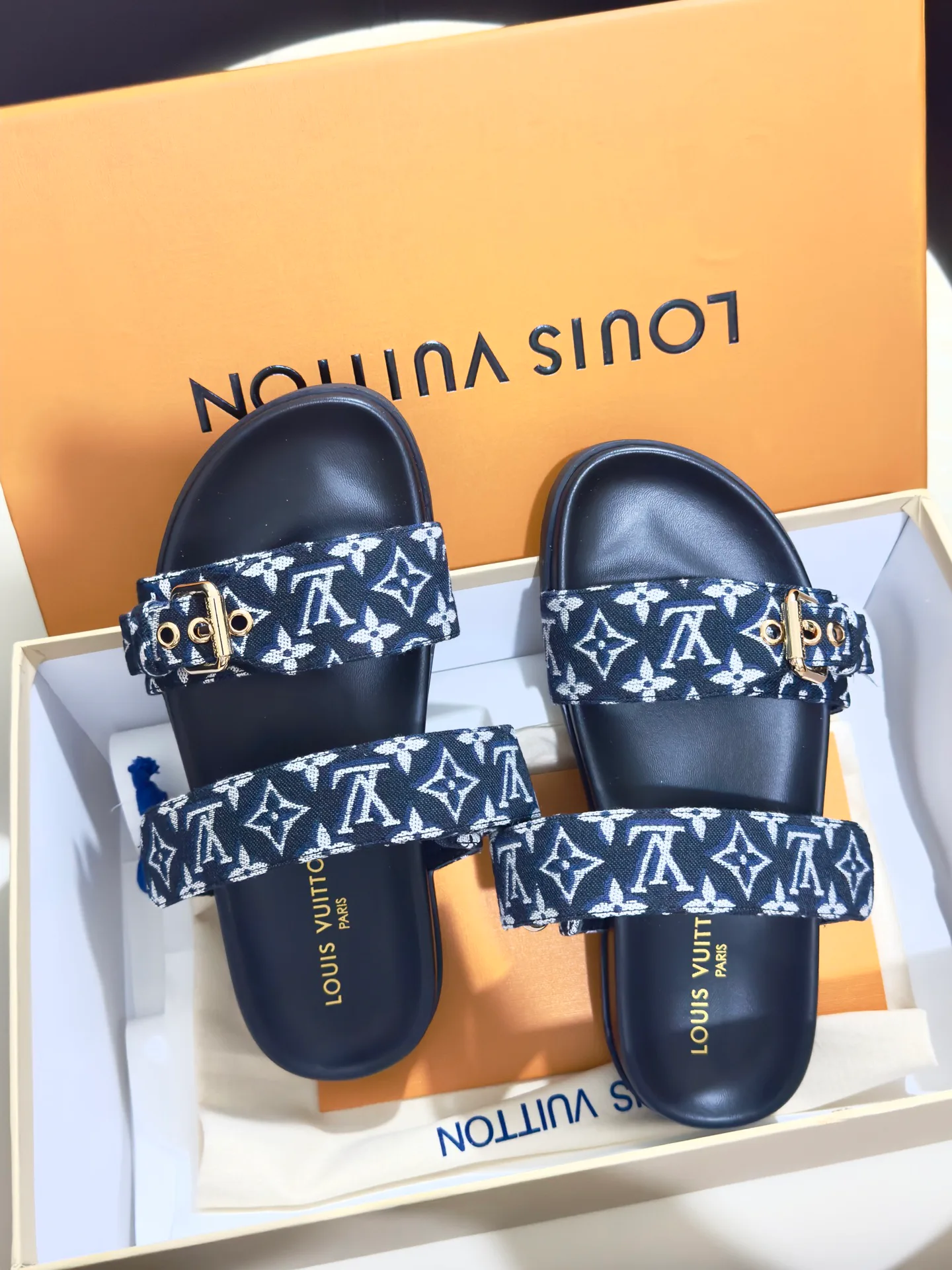Women's Flip-Flops LOUIS VUITTON 18073420