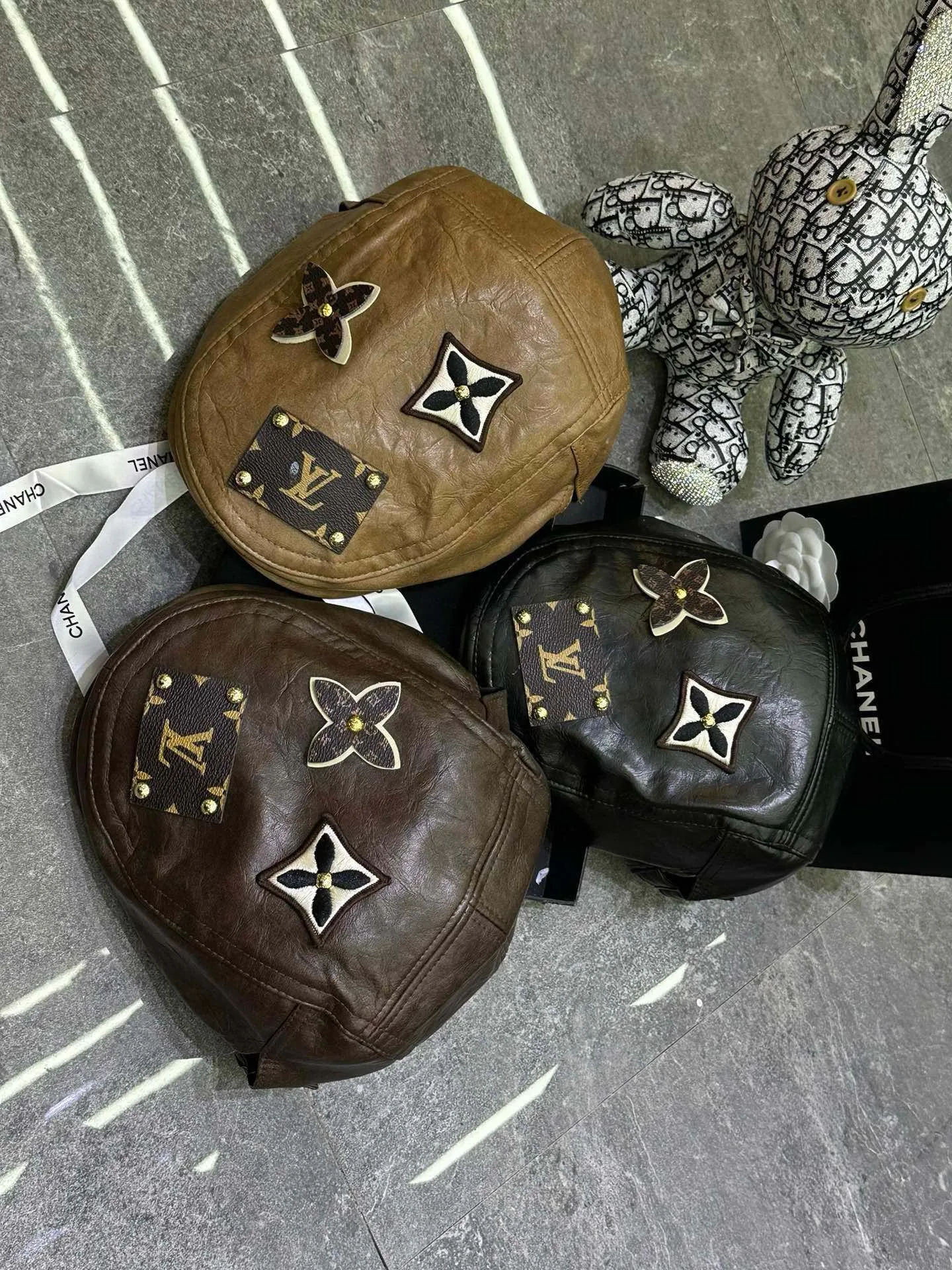 Hats LOUIS VUITTON 18105195