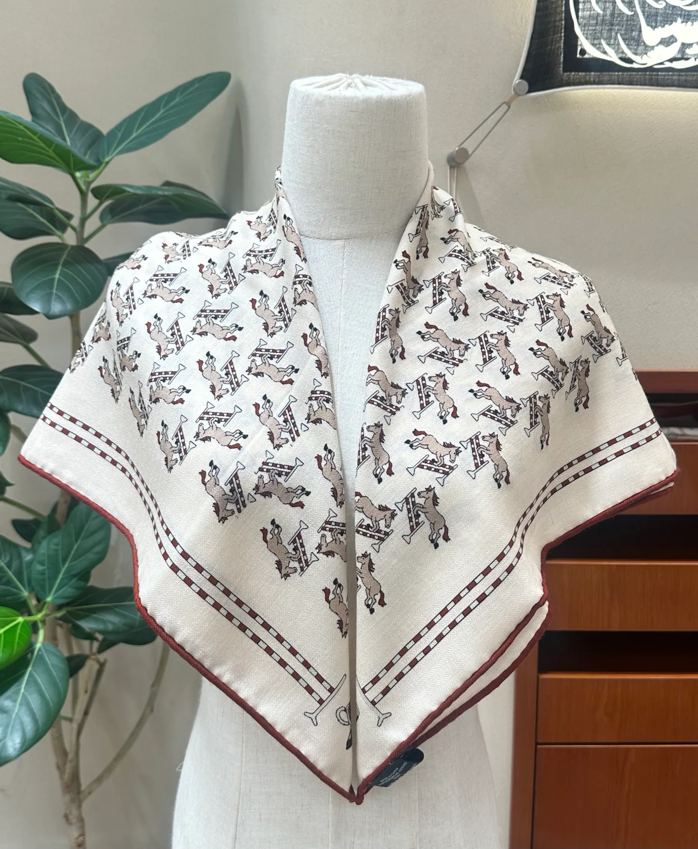 Silk Scarves HERMES 18476590