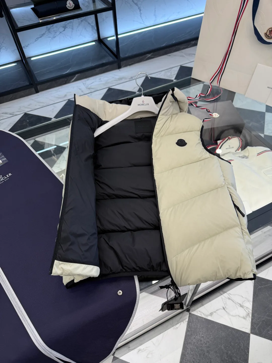 Men's Vests MONCLER 18007725