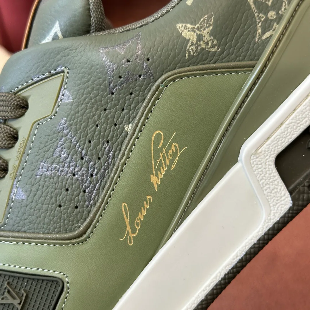 Men's Sneakers LOUIS VUITTON 18039933