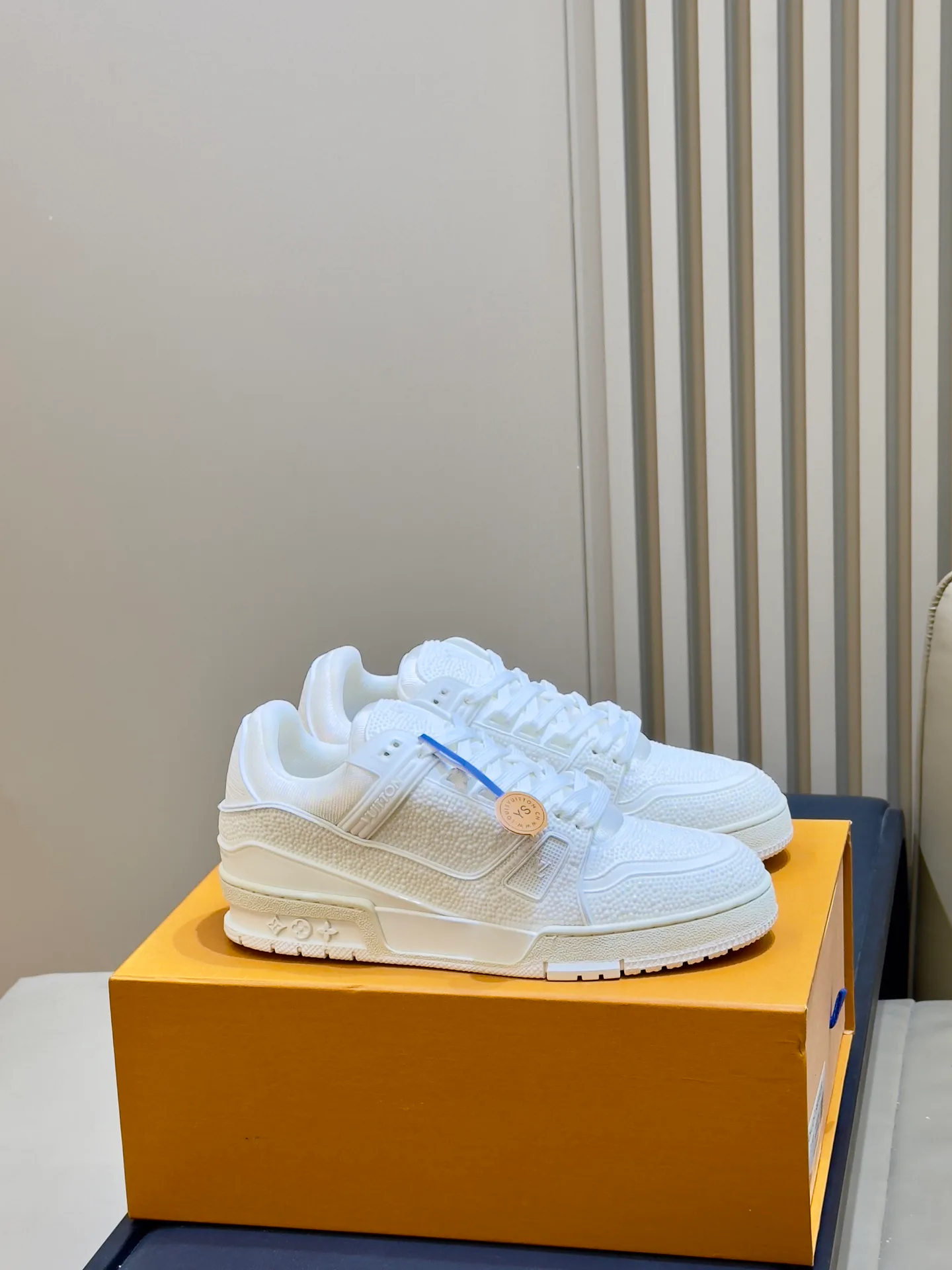 Women's Sneakers LOUIS VUITTON 18073560