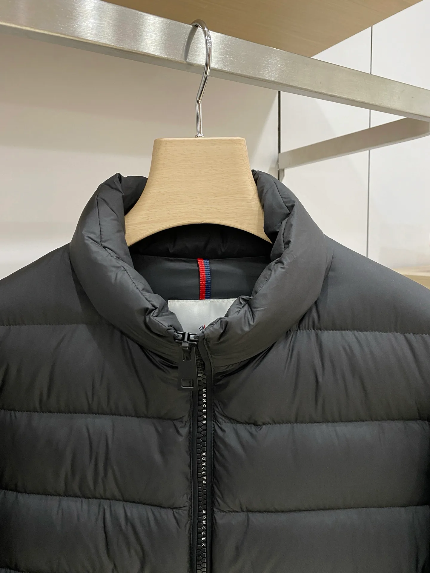 Куртки И Пуховики Мужские Moncler 18596327
