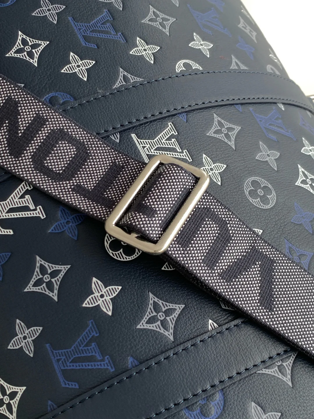 Women's Travel Bags LOUIS VUITTON 18521038