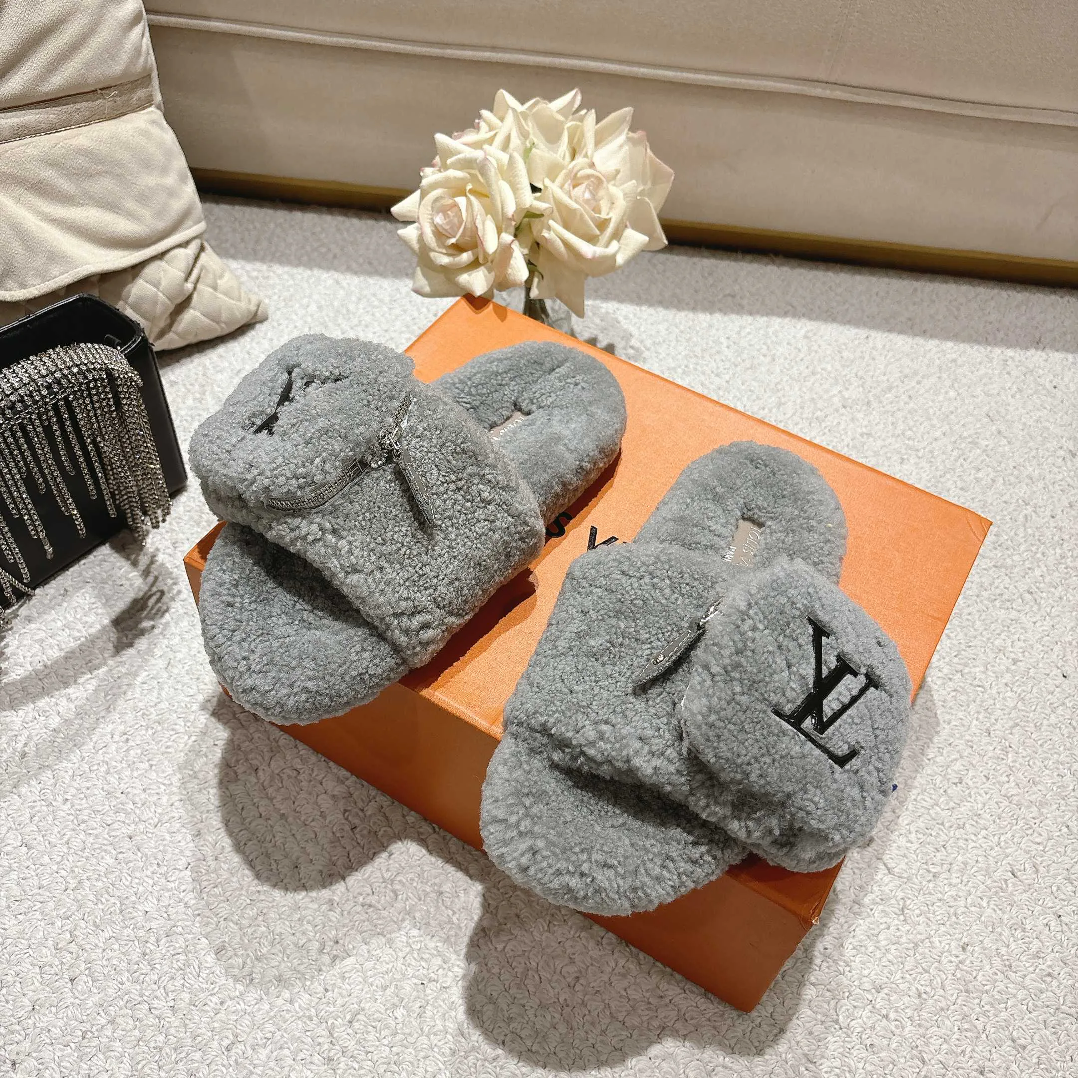 Women's Slippers LOUIS VUITTON 17957254