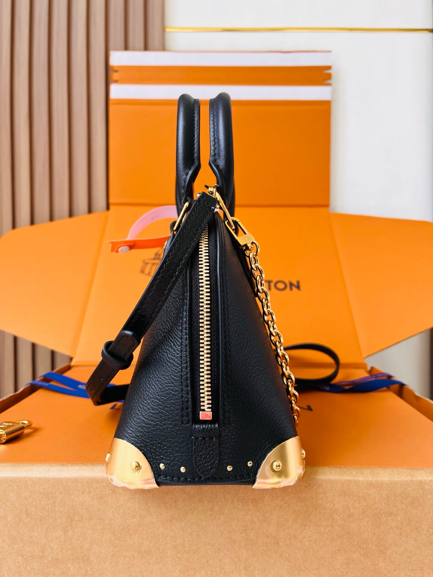 Women's Classic Handbags LOUIS VUITTON 17864844