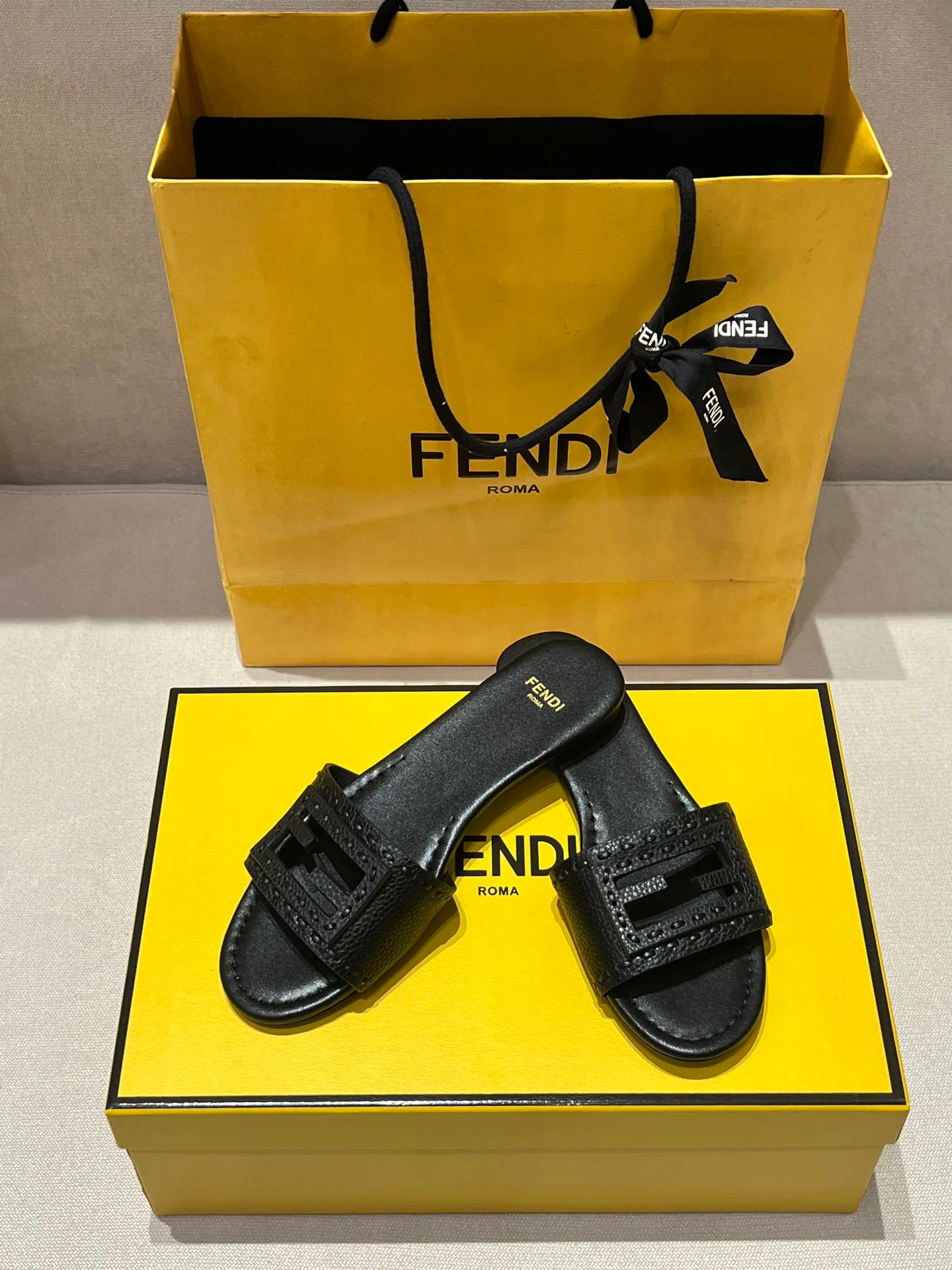 Women's Flip-Flops FENDI 17594293