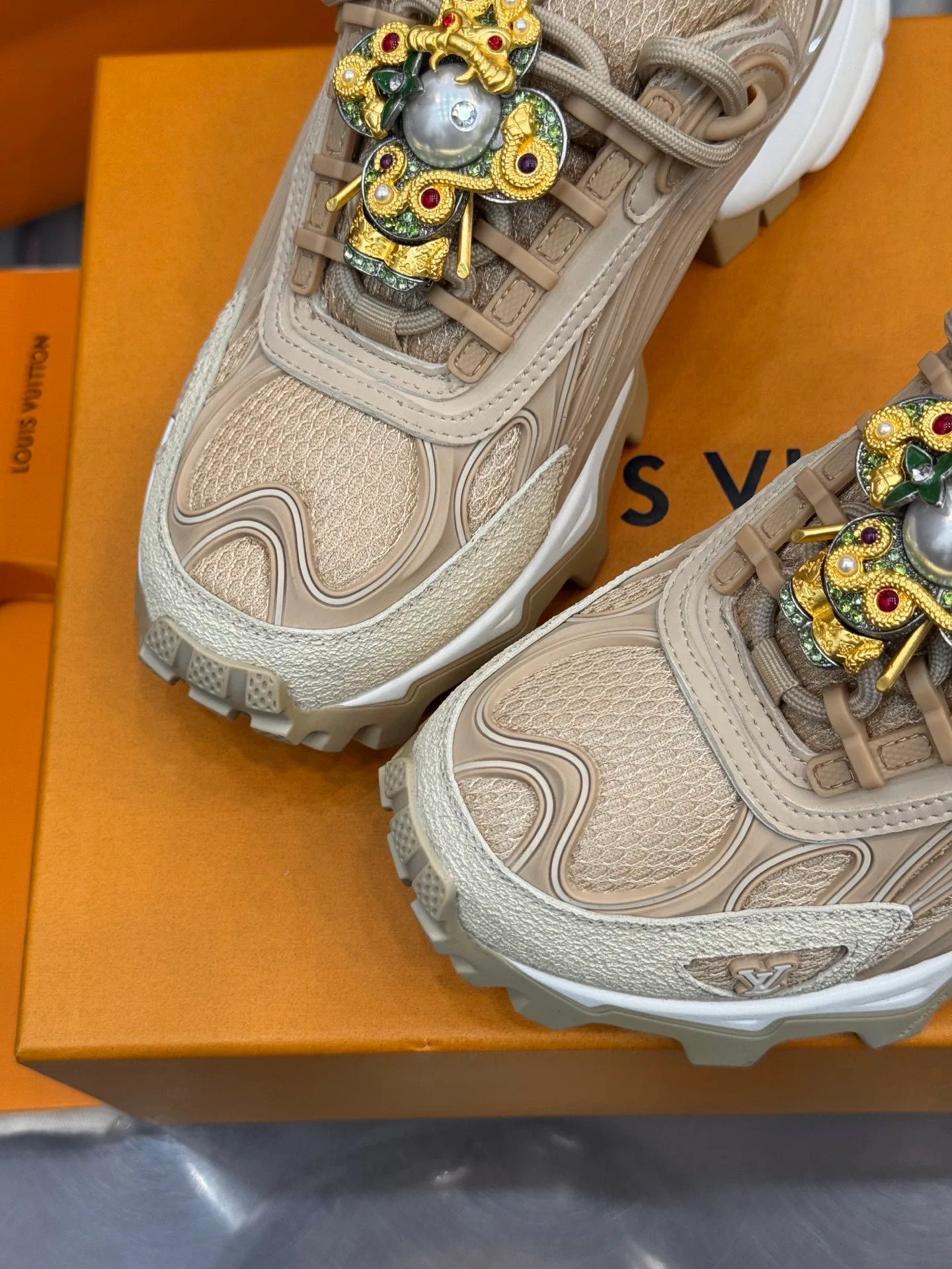 Women's Sneakers LOUIS VUITTON 18202598