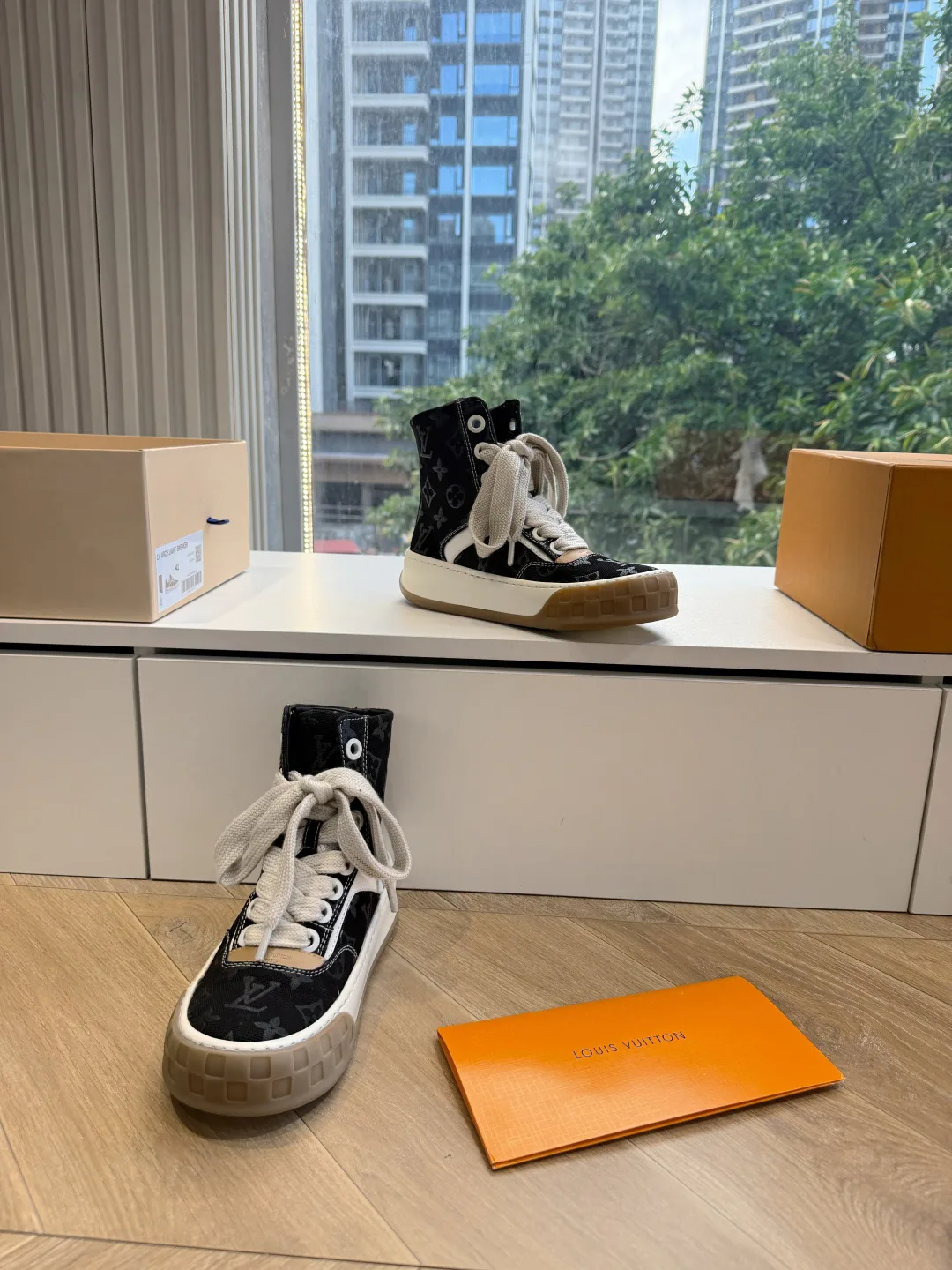 Women's Sneakers LOUIS VUITTON 16991430