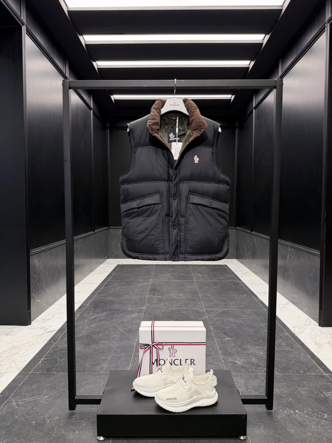 Men's Vests MONCLER 18416847